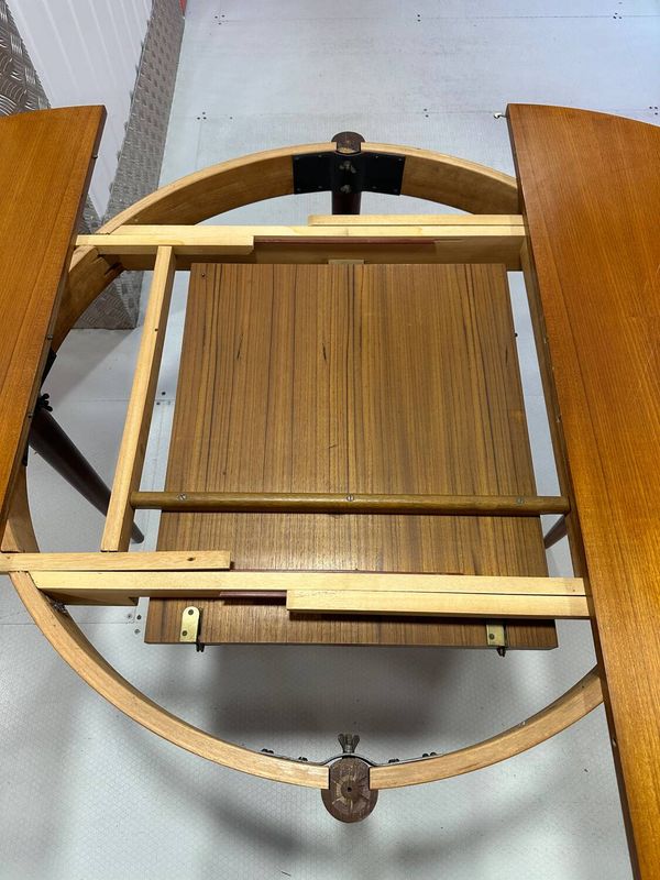 Table ronde scandinave