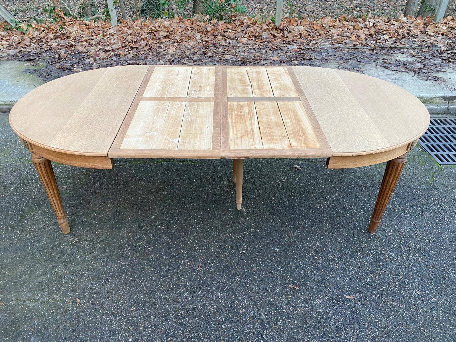 Renovated round Art Deco dining table in solid oak, 1950, 230cm extendable.
