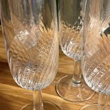 6 clear glass champagne flutes in very good condition