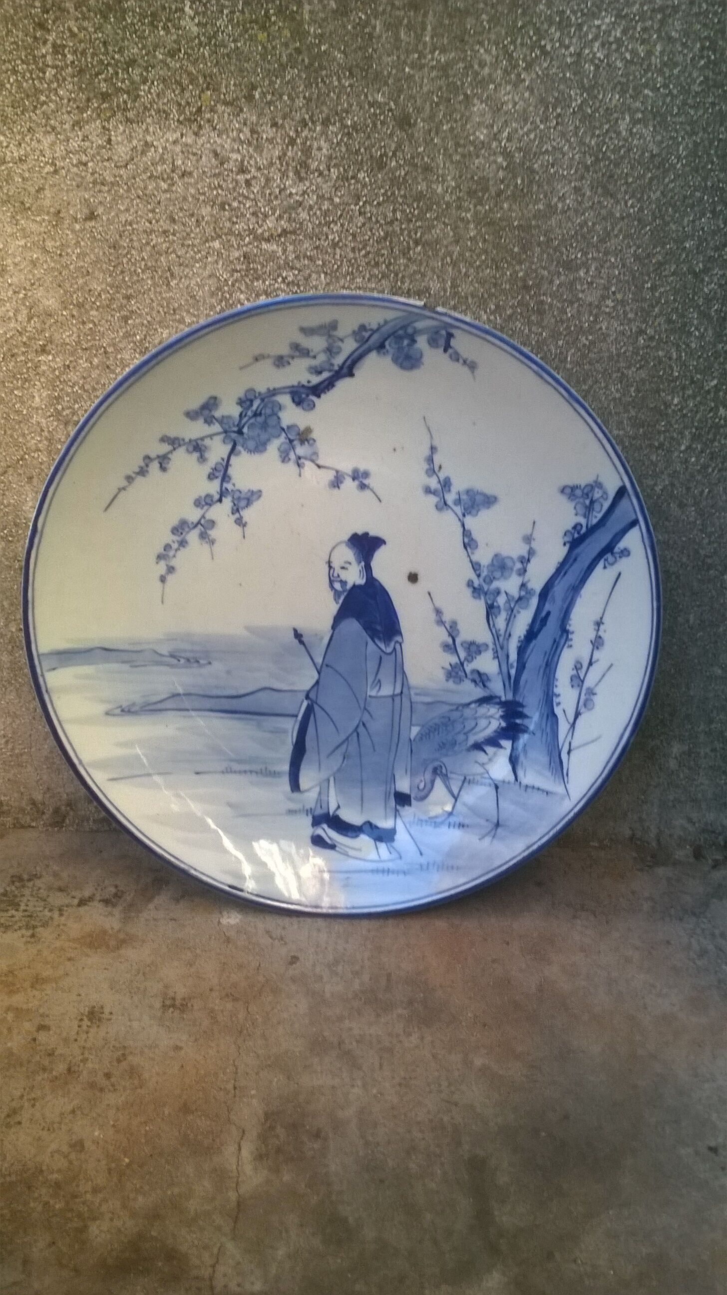 Ancient plate in arita porcelain, Japan