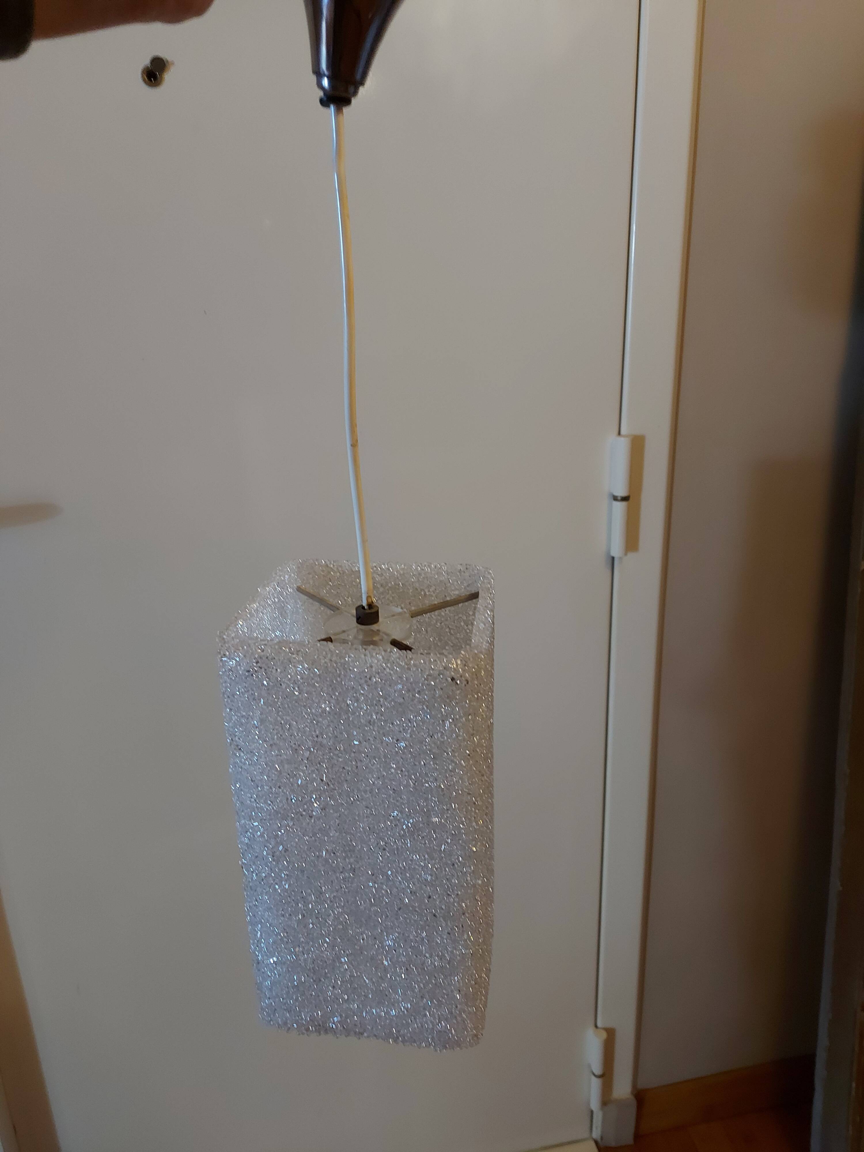 Vintage suspension in pespex