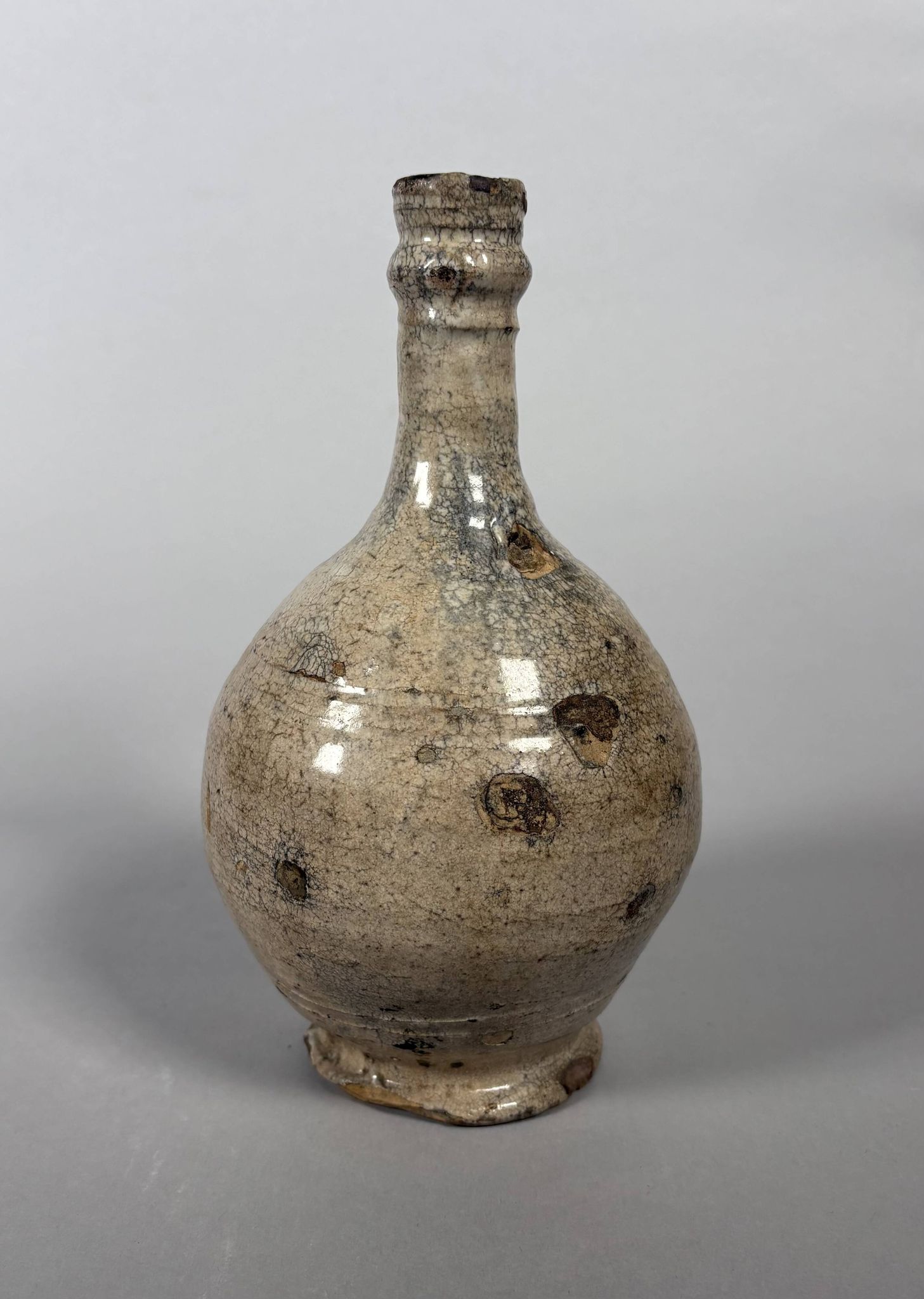Cracked stoneware bottle vase, Song Dynasty (960 - 1279) China