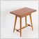 Table d'appoint vintage en bois avec plateau en terre cuite