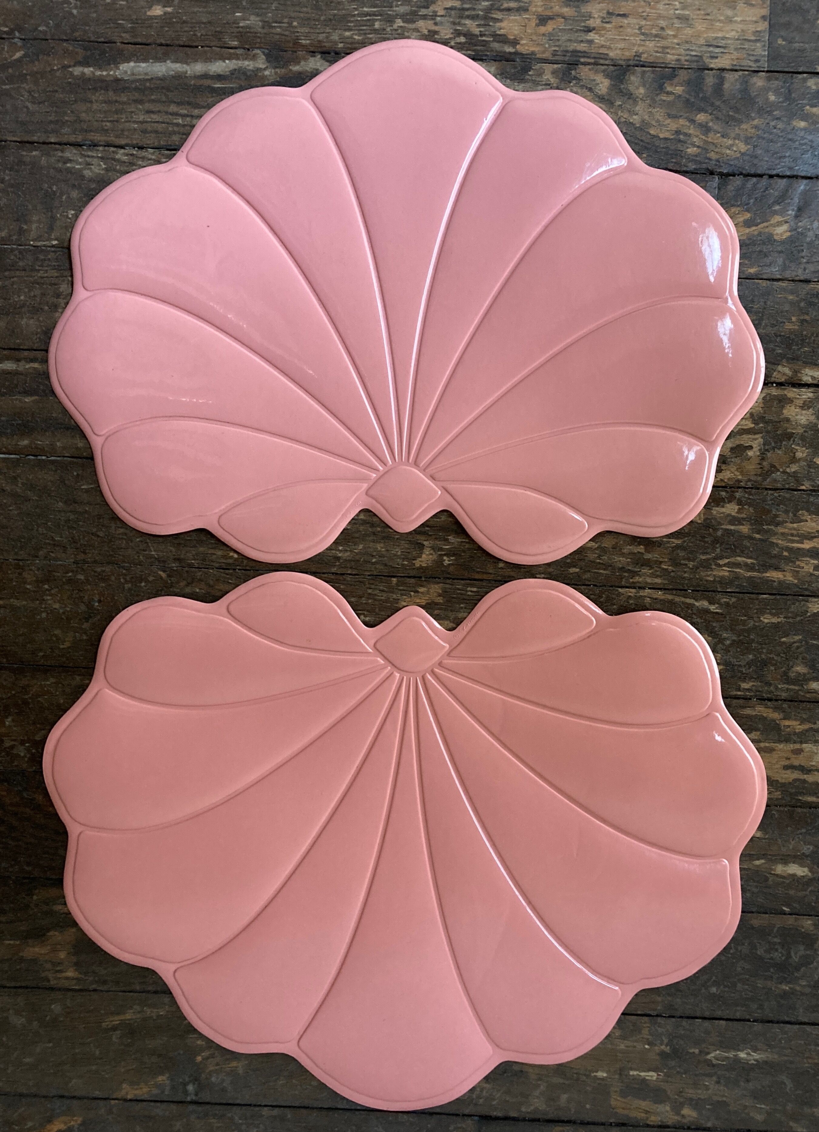 Pair of 1970 Tiffany lotus placemat in plastic
