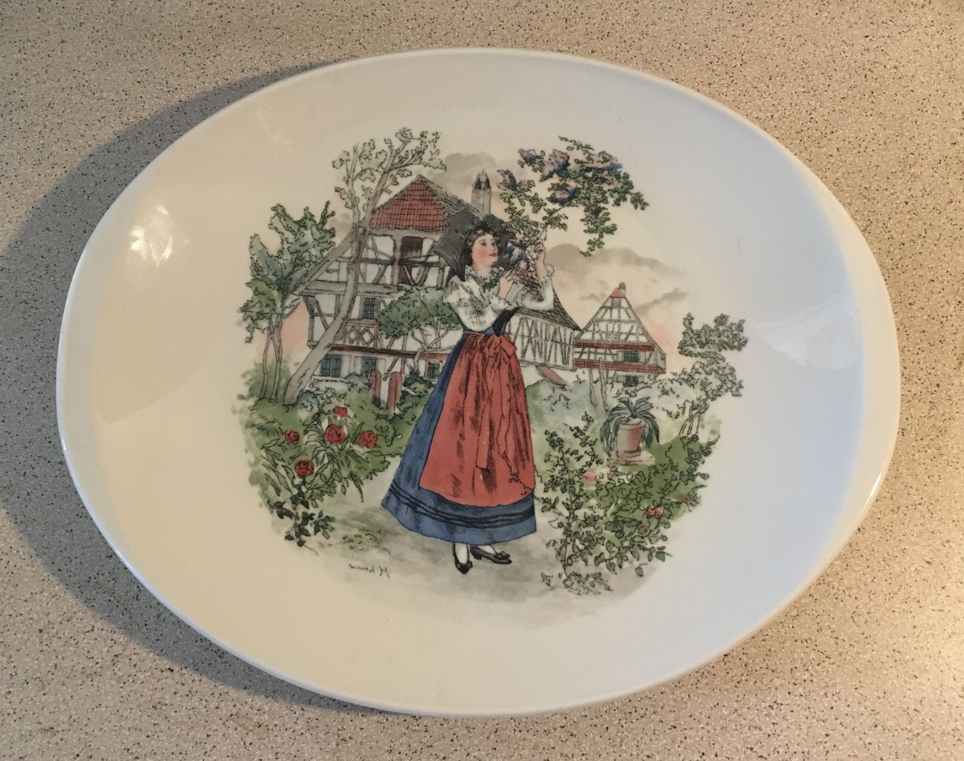 Sarreguemines porcelain dish Alsatian motif for decoration or collection