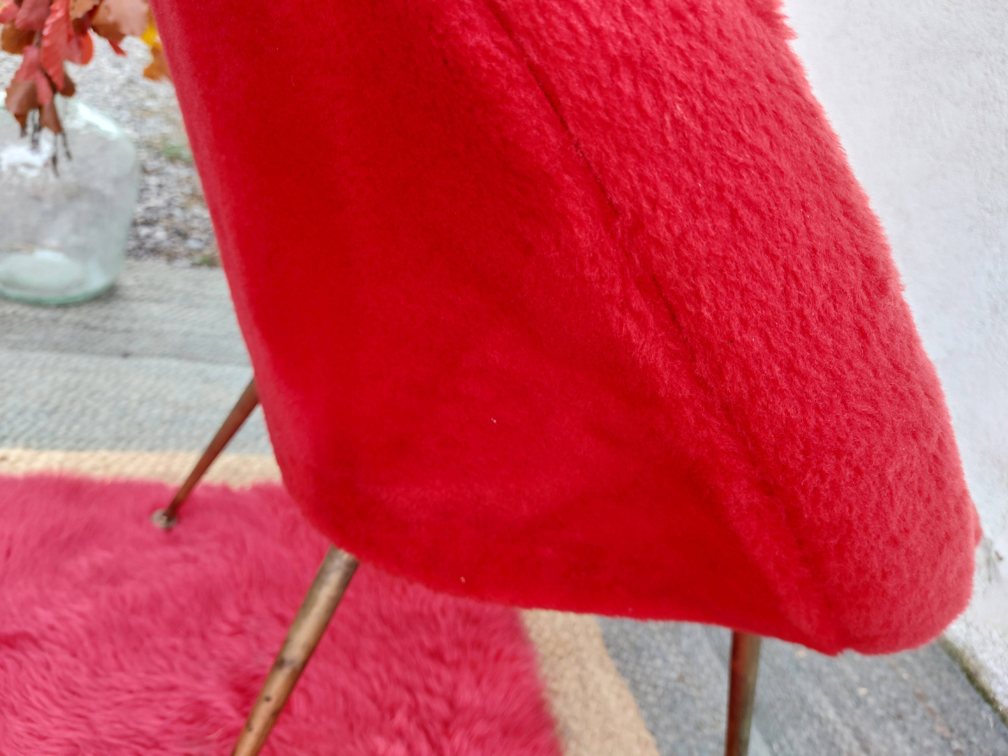 pair of vintage armchairs (red fur)