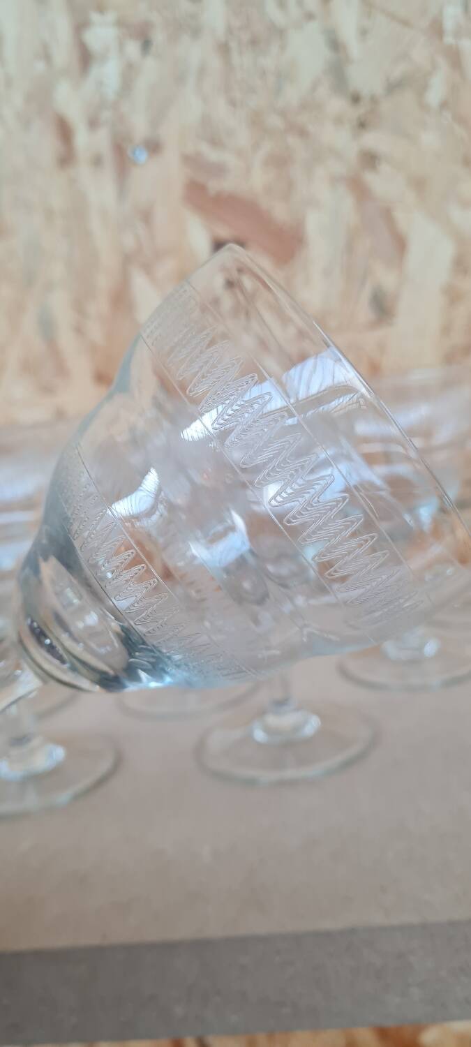 Service of 10 chiseled crystal water glasses