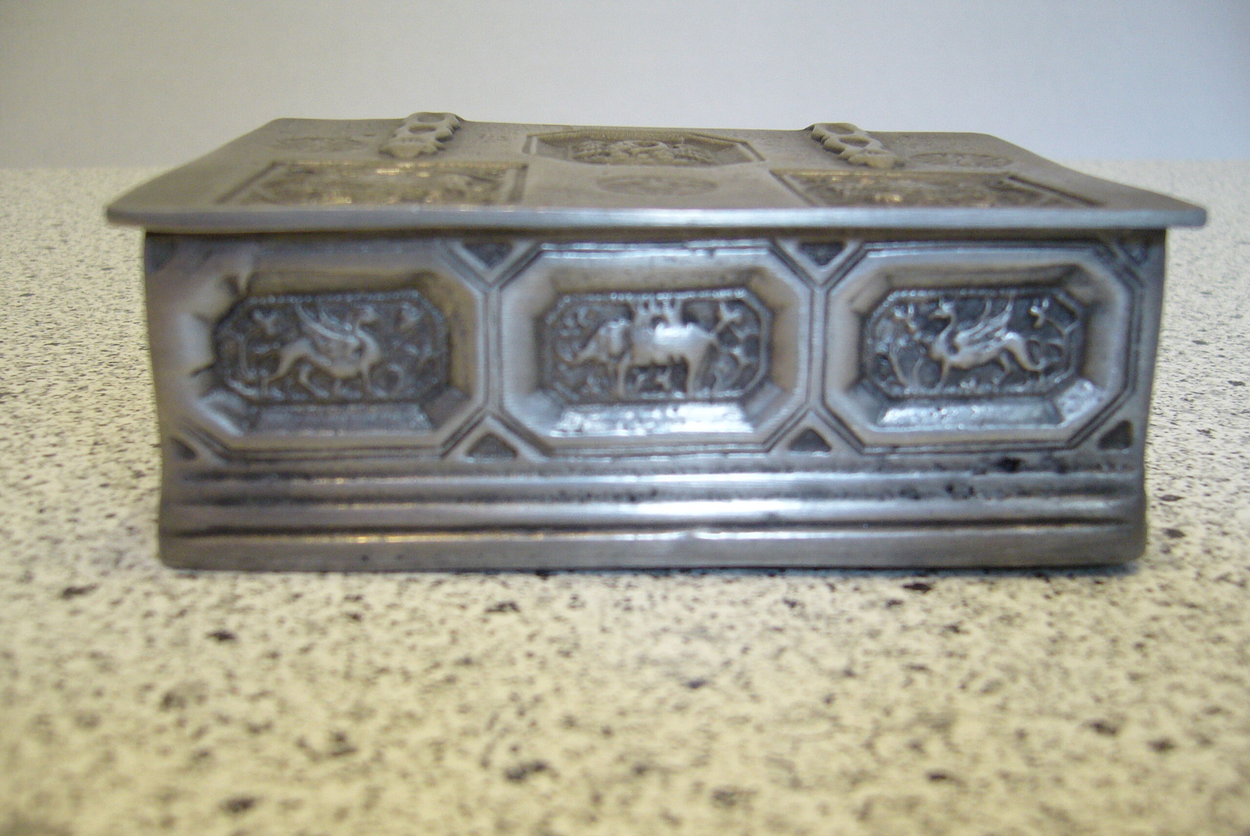 Box in pewter of Périgord