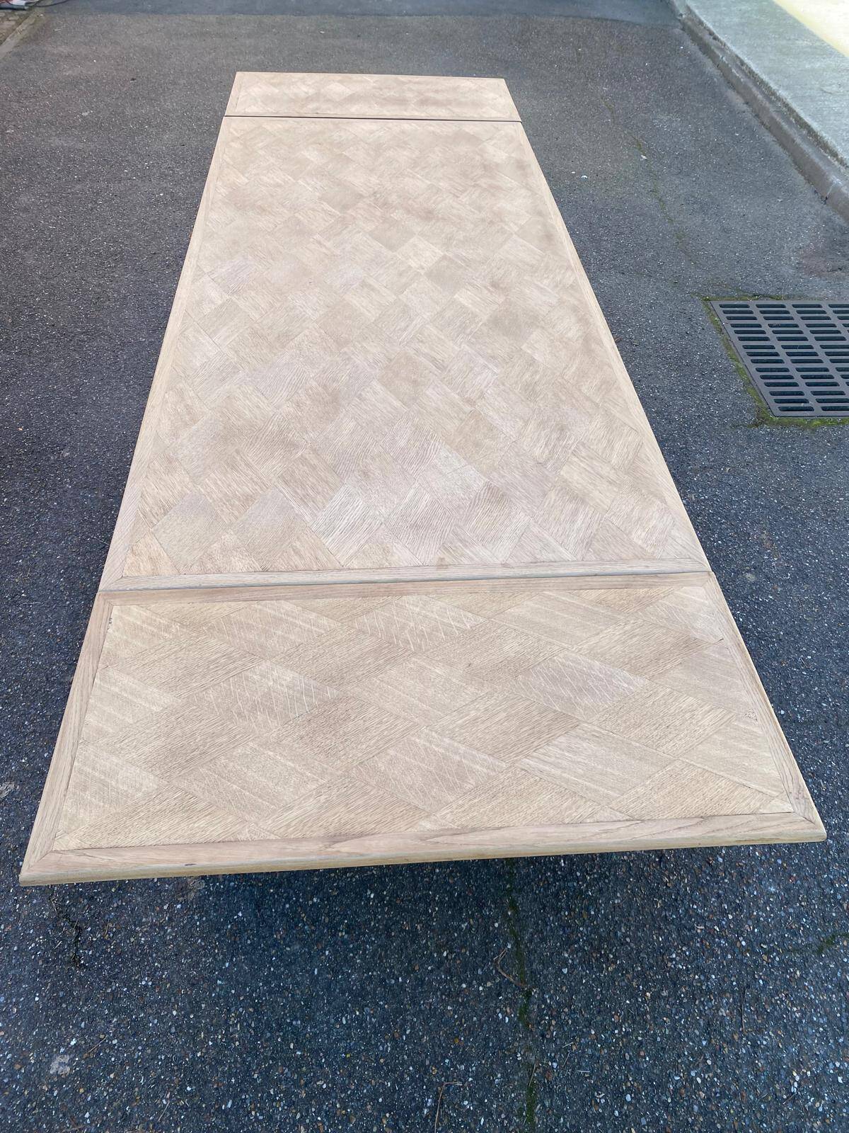 Renovated 19th-century Breton farmhouse dining table, extendable, in oak, 200-290 cm.