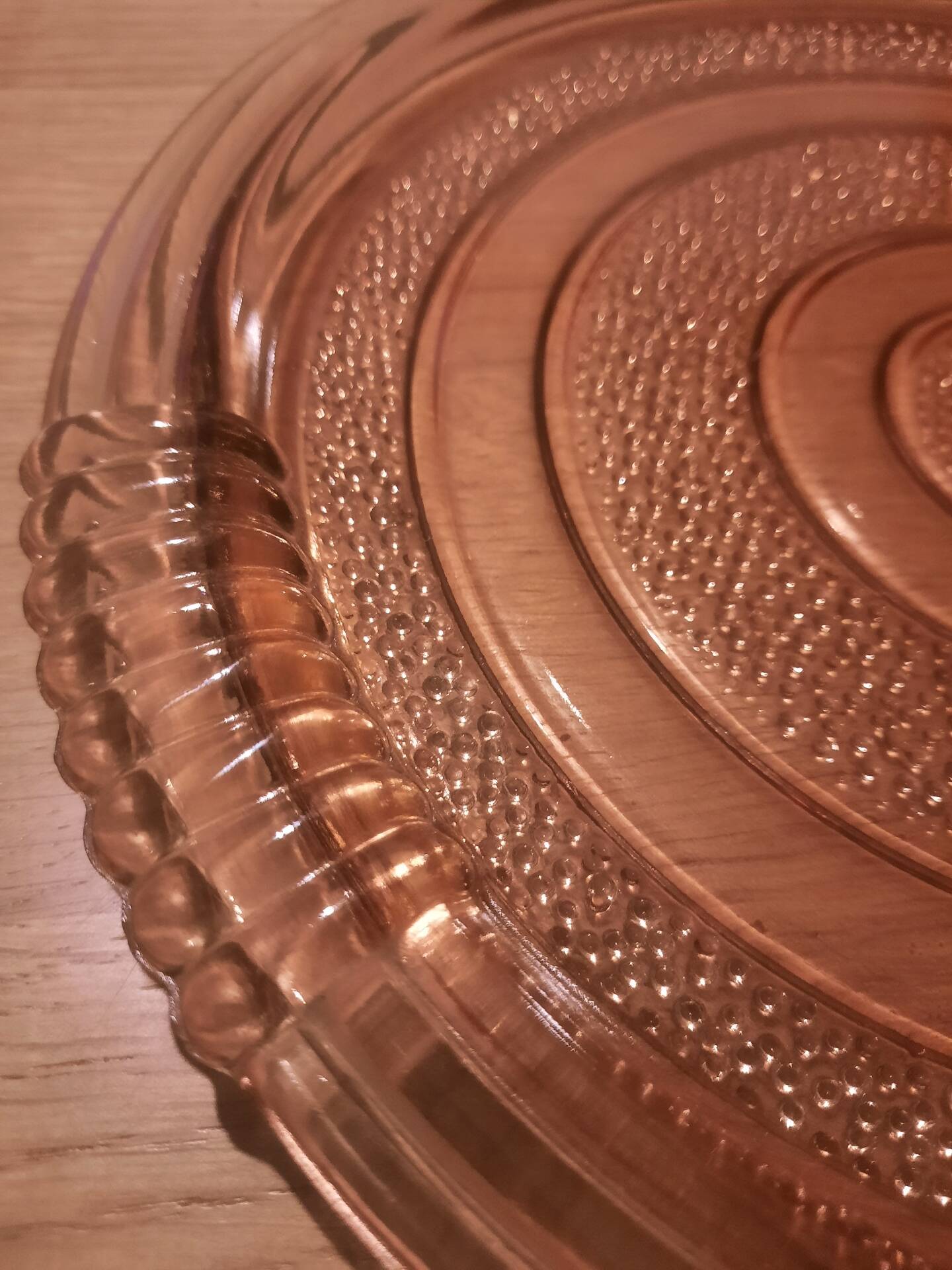 Lot de deux plats art déco en verre rosaline