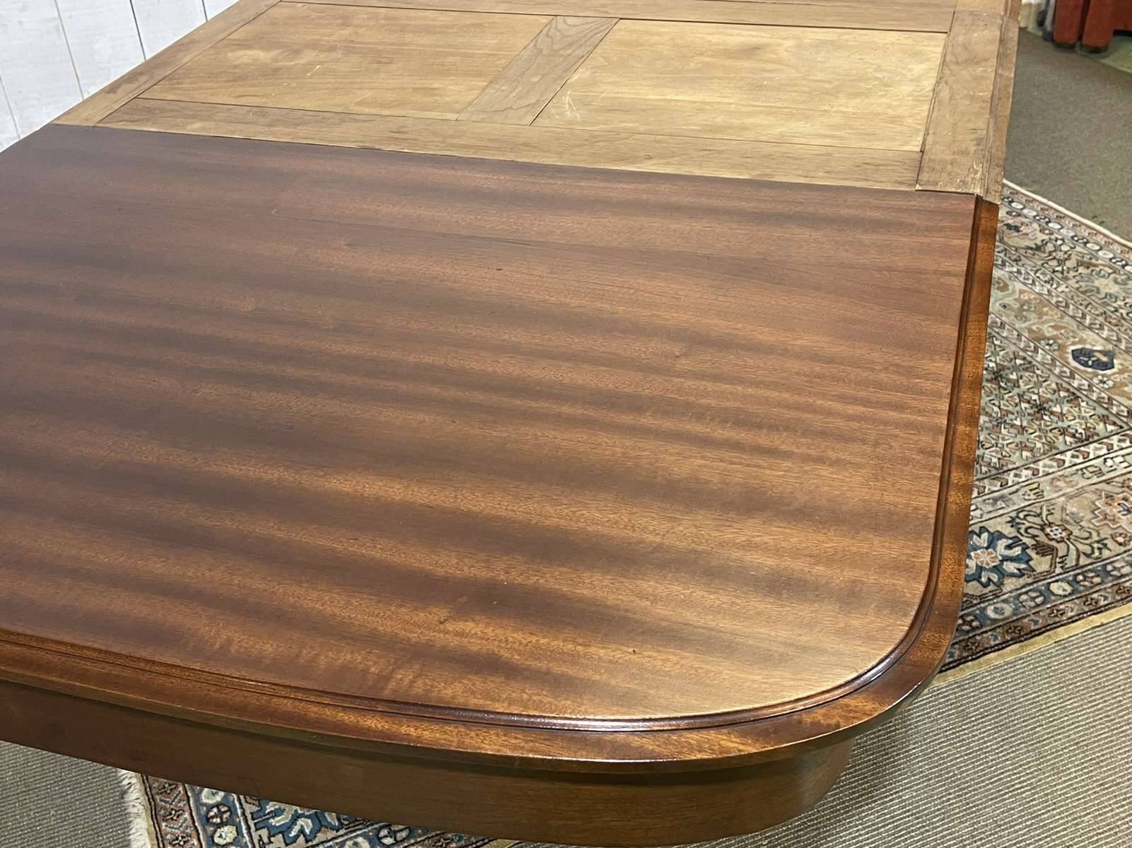 Art Nouveau dining table in mahogany in the style of Gustave Serrurier-Bovy.