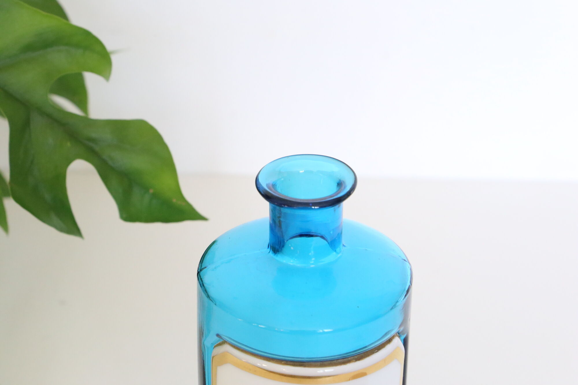 Fine pharmacy bottle XIxth, rare, blue glass and porcelain label, antique, vintage