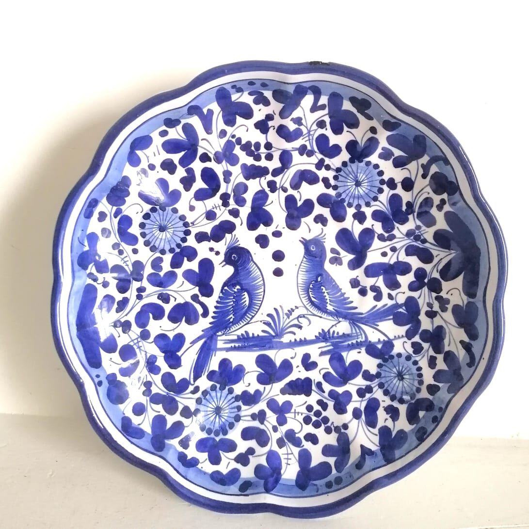 Earthenware bird dish from Deruta, Italy
