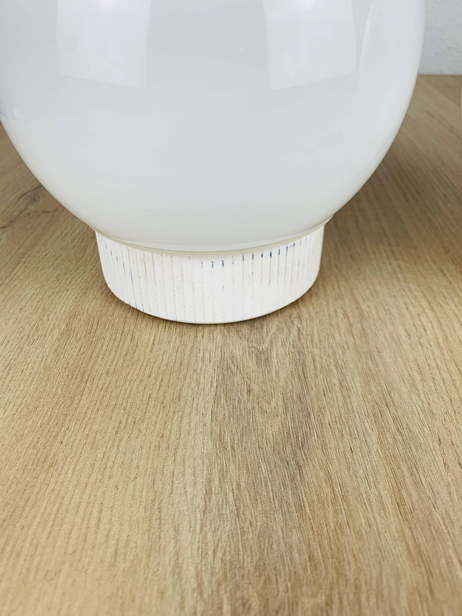 Paire d'appliques globe opaline vintage, plafonniers