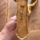 Paire d’appliques murales bronze bras tendus mains