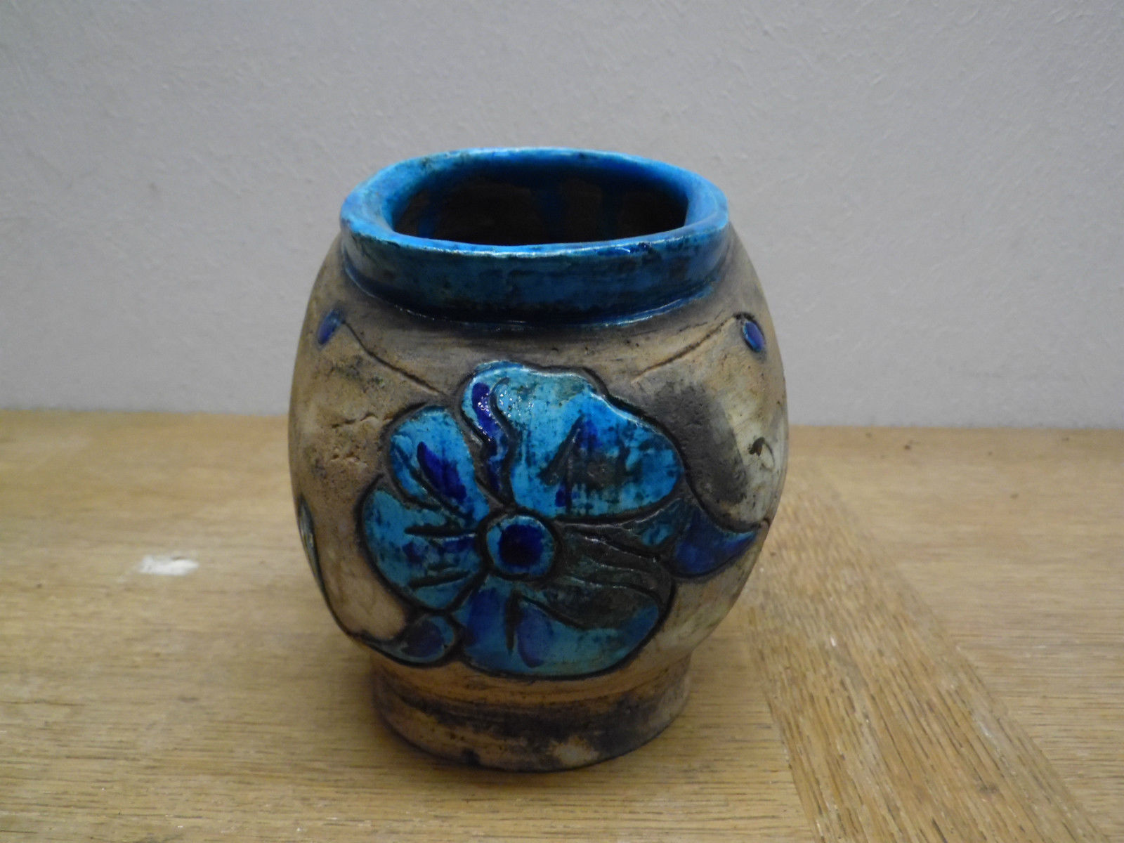 Vase en faïence émaillée bleu