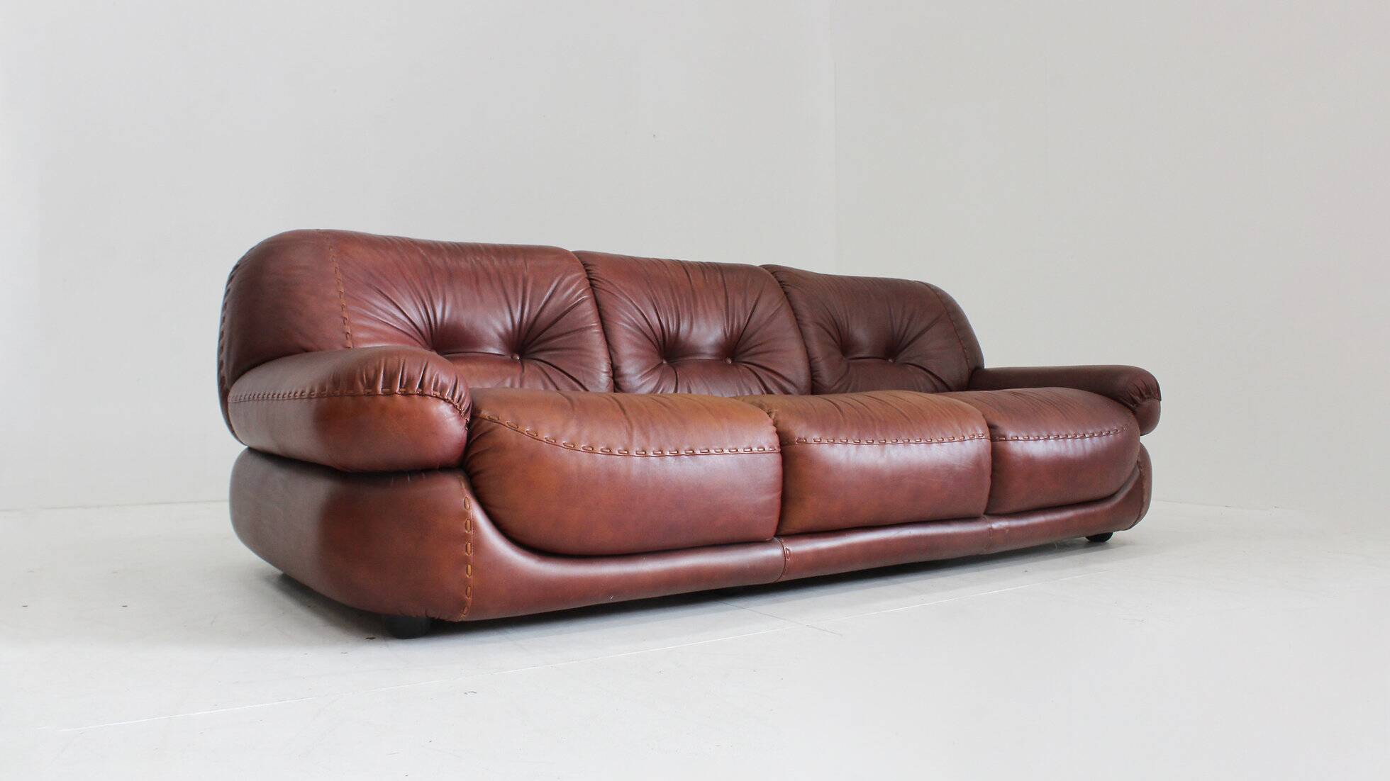 Vintage Sapporo Italian leather sofa Mobil Girgi 1970s