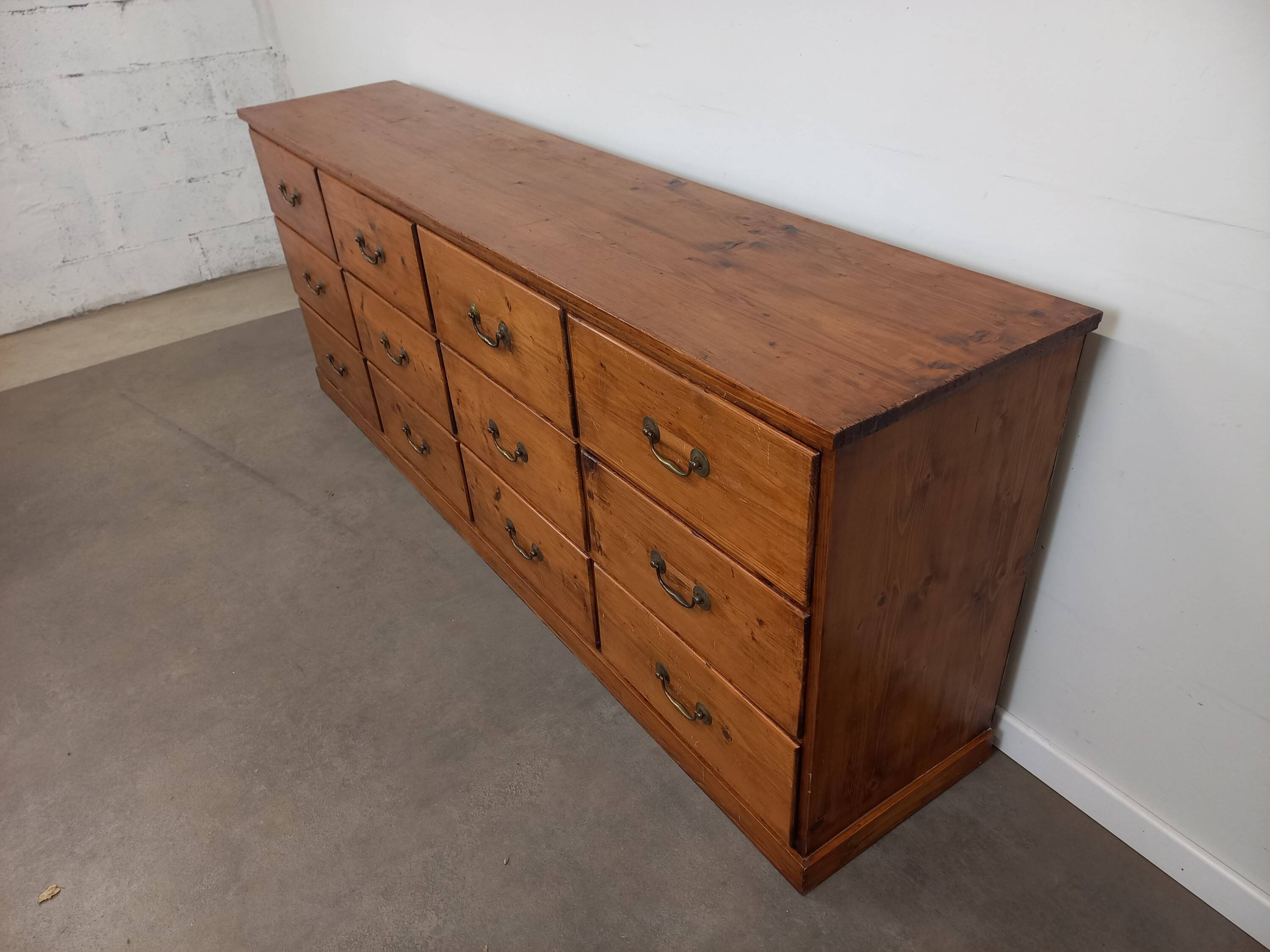 Meuble de métier à tiroirs