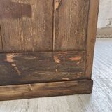 Central island trading counter in walnut