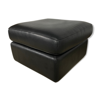 Black leather pouf