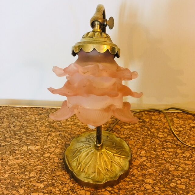 Lamp has ask floral decoration