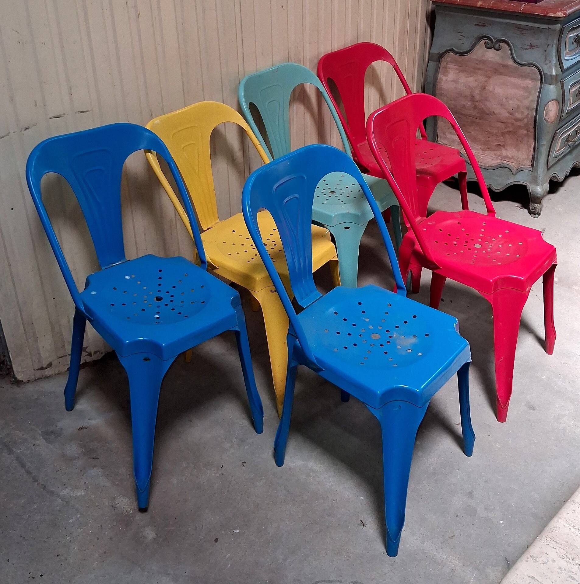 Suite de 6 Chaises style Tolix Multicolores  Design industriel