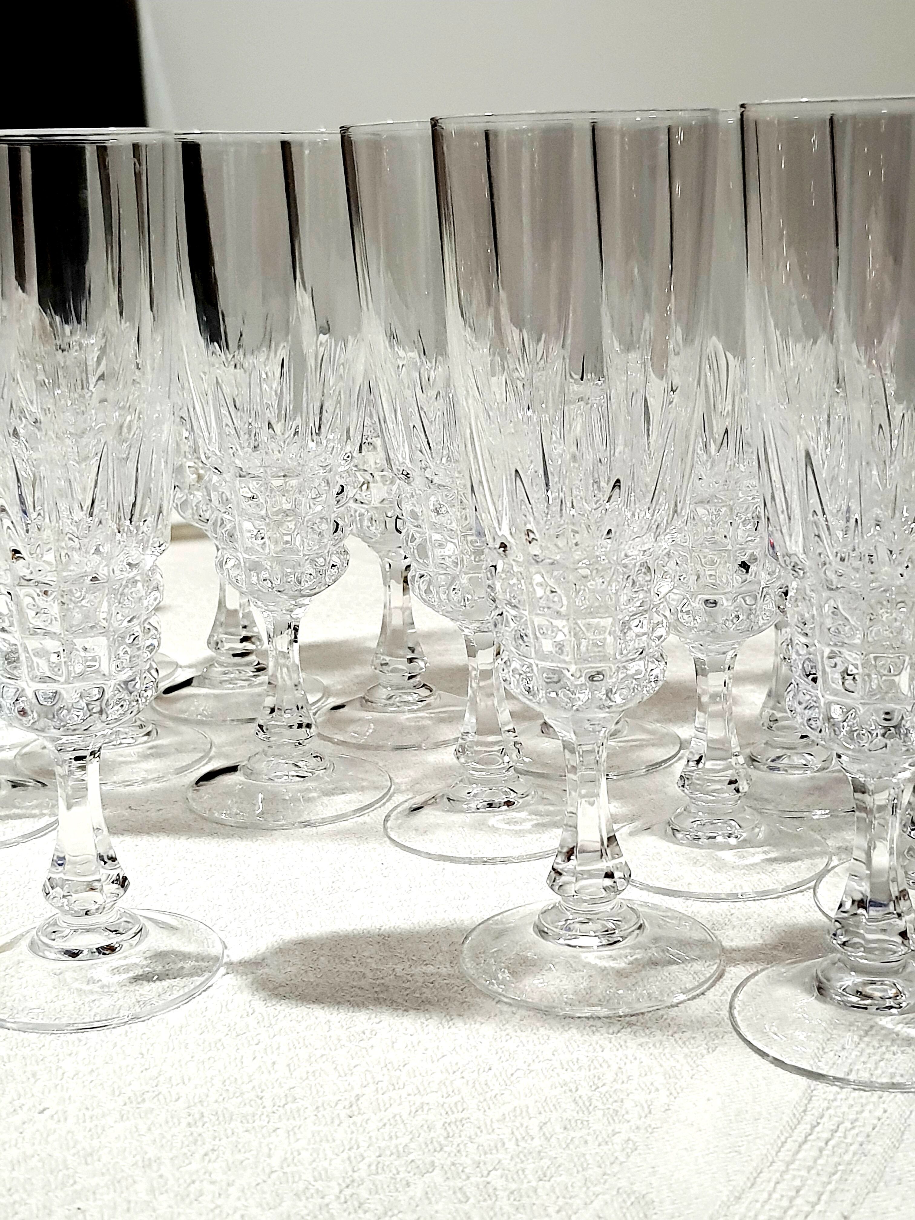 Lot of 17 flutes glass glass champagne crystal of Arques Pompadour