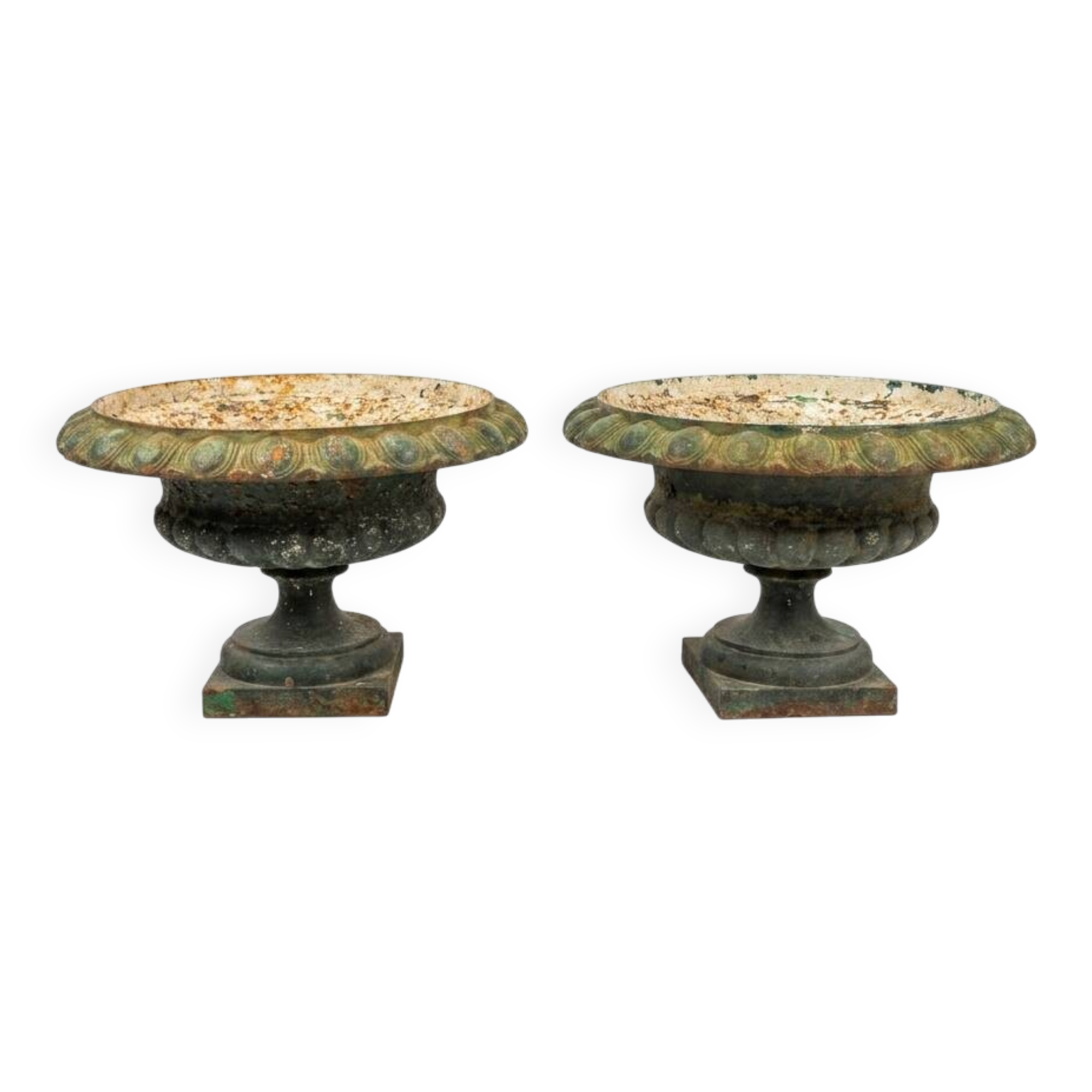 Pair of Medici vases in cast iron from the 19th century, 55cm wide.