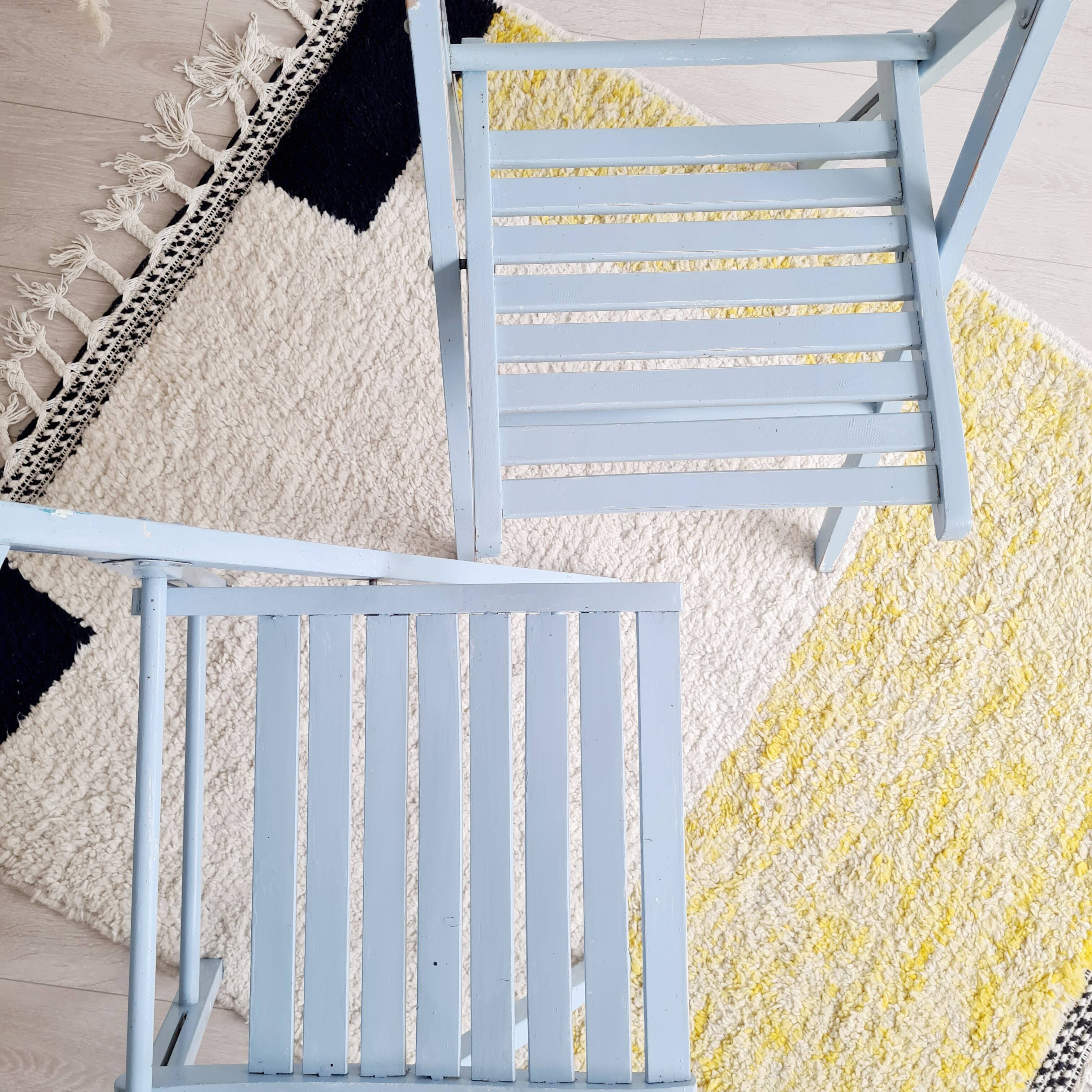 Blue folding chairs in lacquered wood