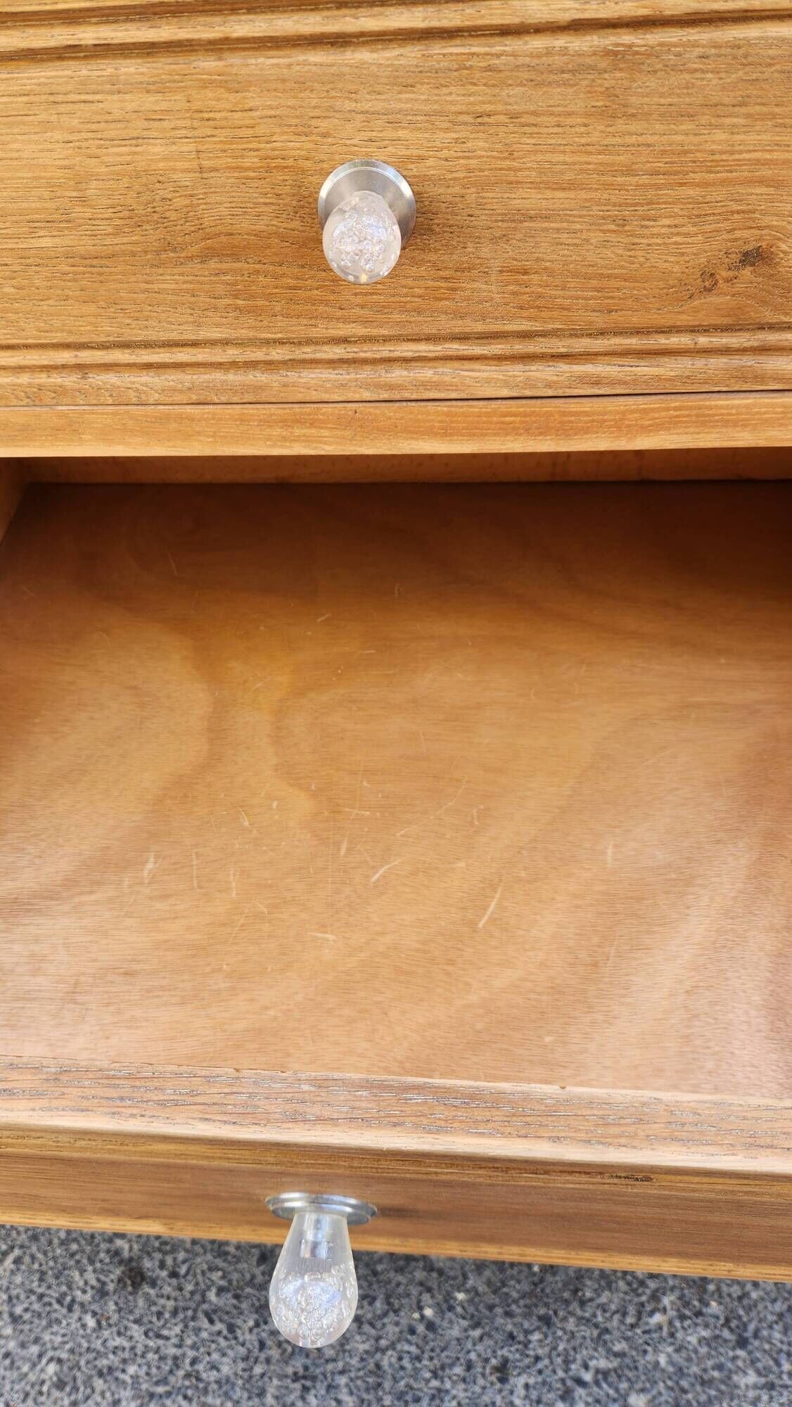 Vintage 1950s oak chest of drawers with 6 drawers.