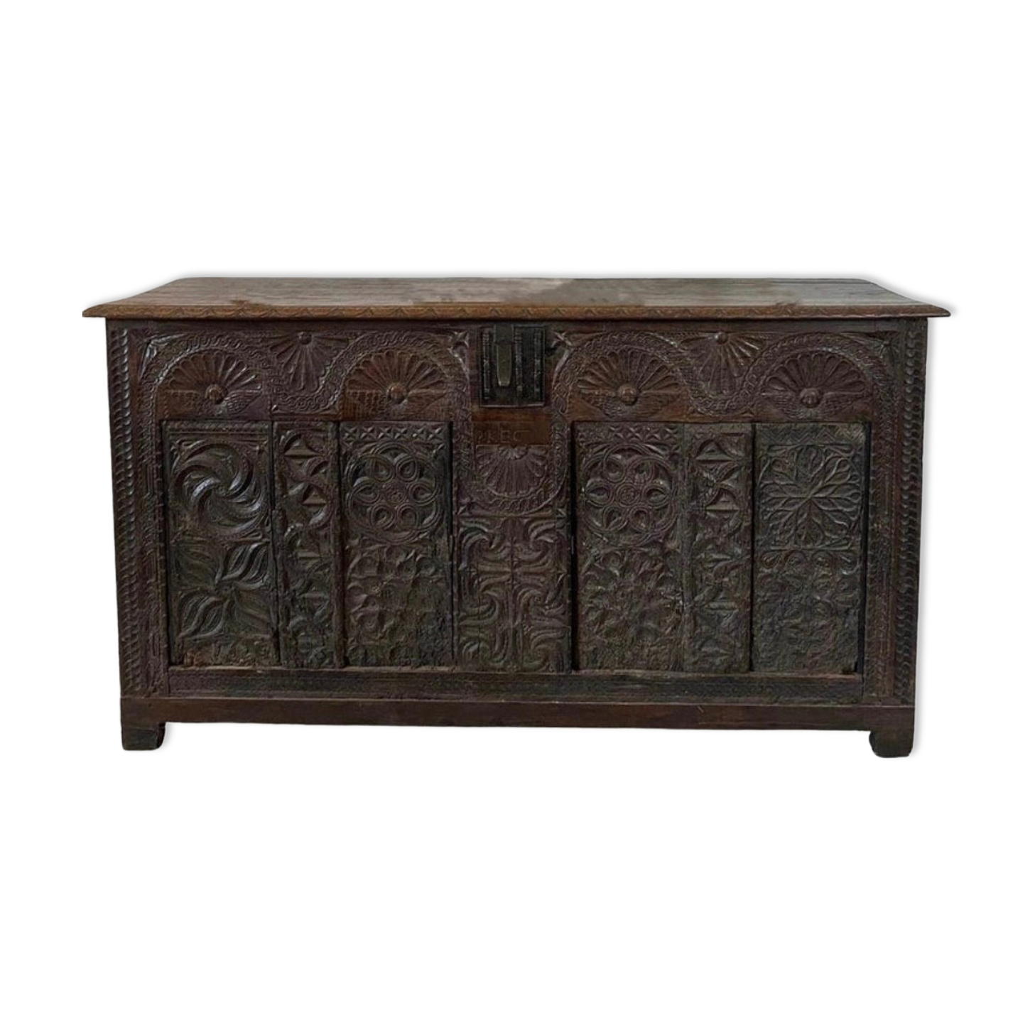 Buffet, Neo-Renaissance style, verses