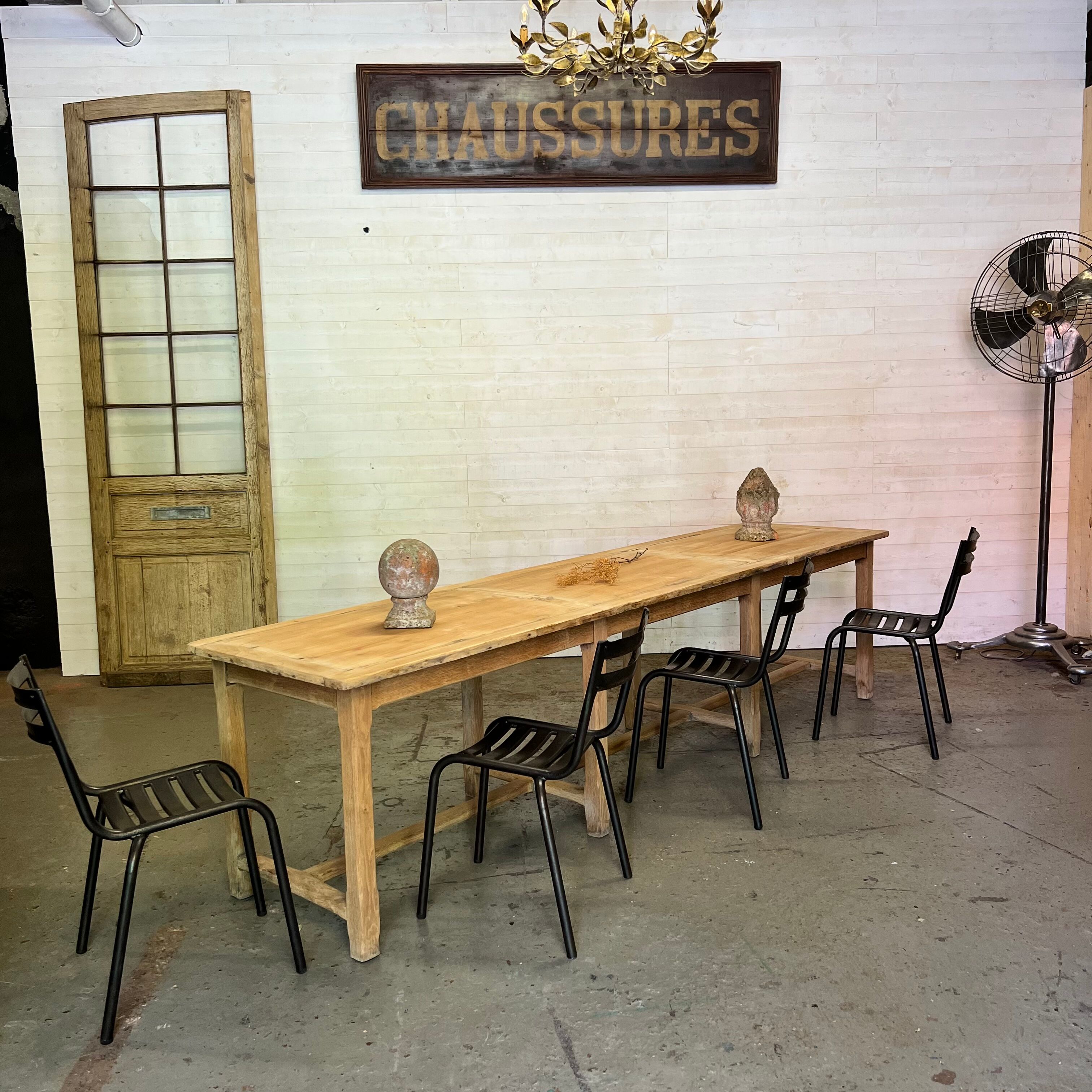 Ancienne table de ferme de communauté