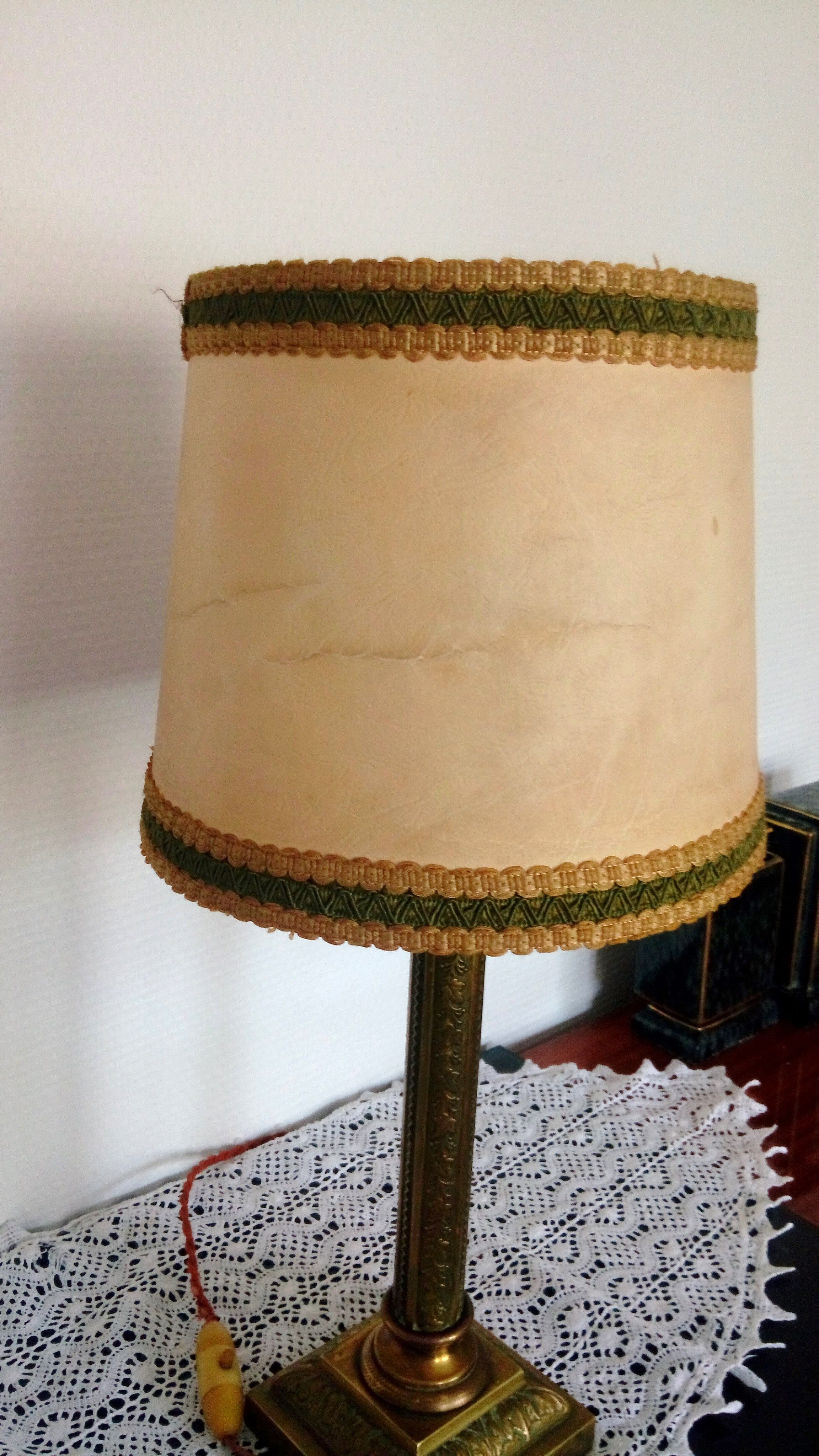 Bronze and brass table lamp, floral decoration with vine leaves