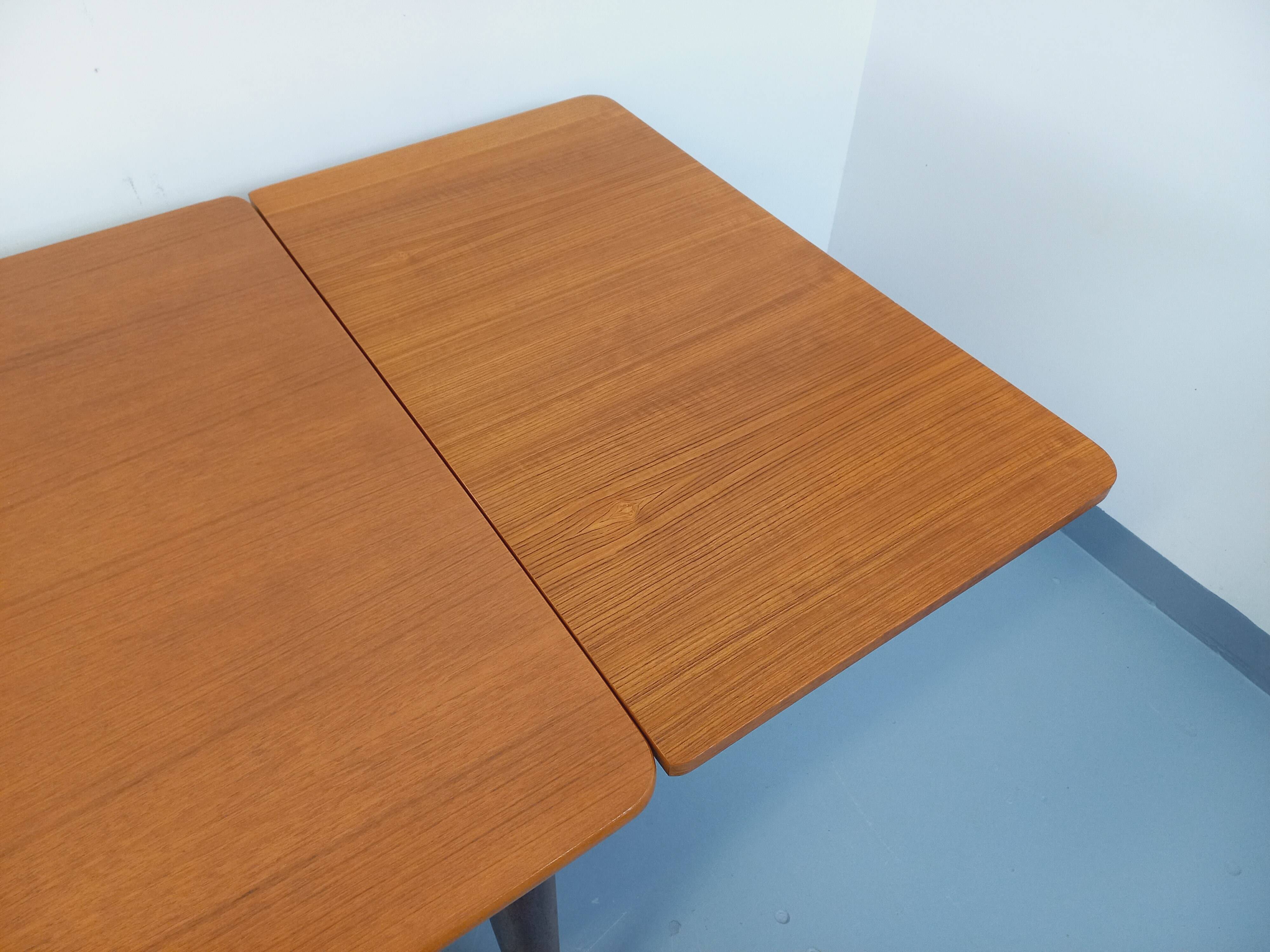Table à manger rectangulaire style scandinave vintage des années 50 60 teck