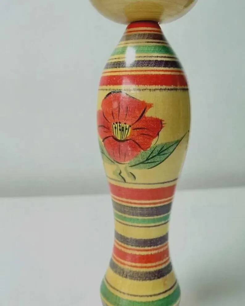 Vintage Japanese Kokeshi doll Naruko signed - Antique turned wood figurine craftsmanship Japan - Collectible item from the Showa period (1926–1989)