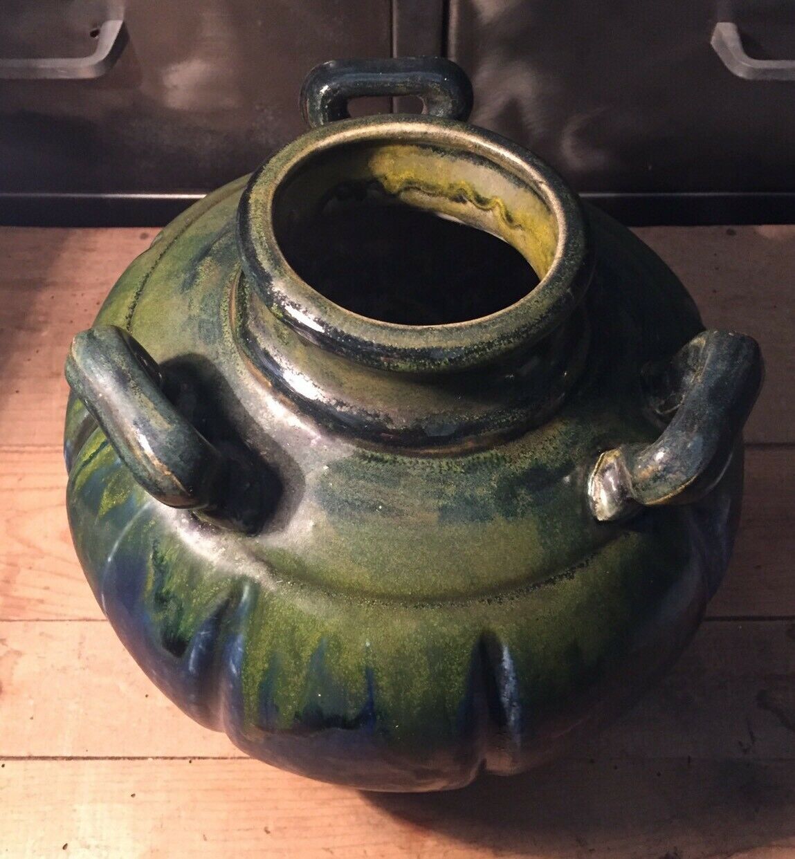 Flamed sandstone vase 3 handles