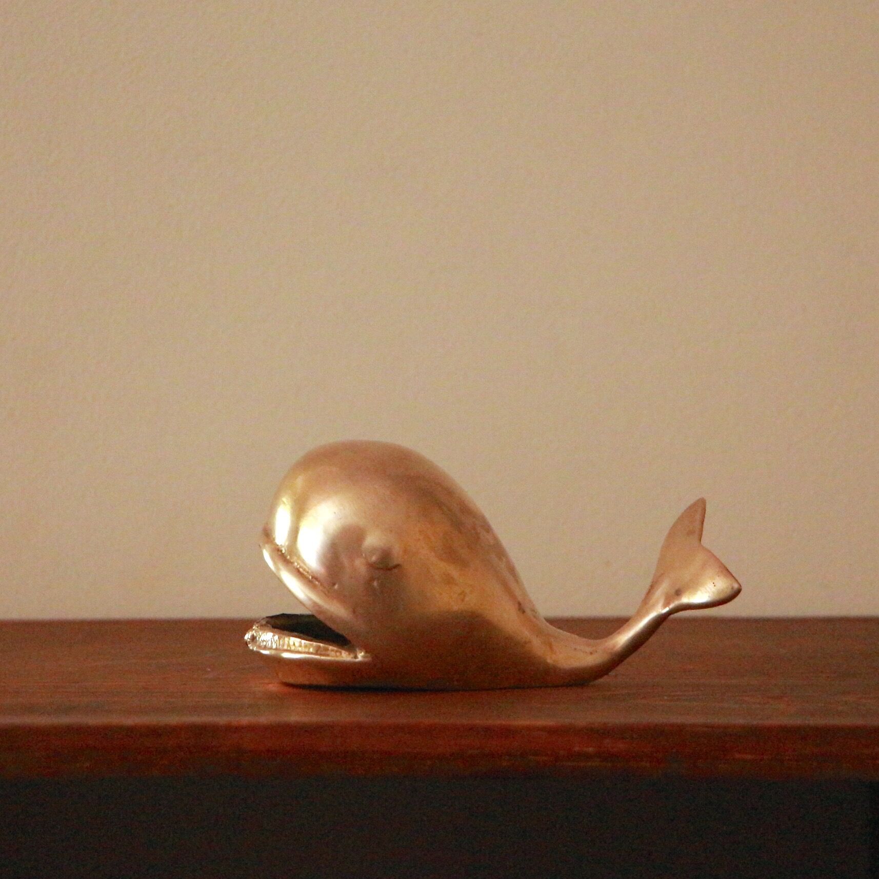 Baleine cendrier en laiton