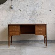 Bureau en teck sur pieds en palissandre, 60s Norvège, vintage