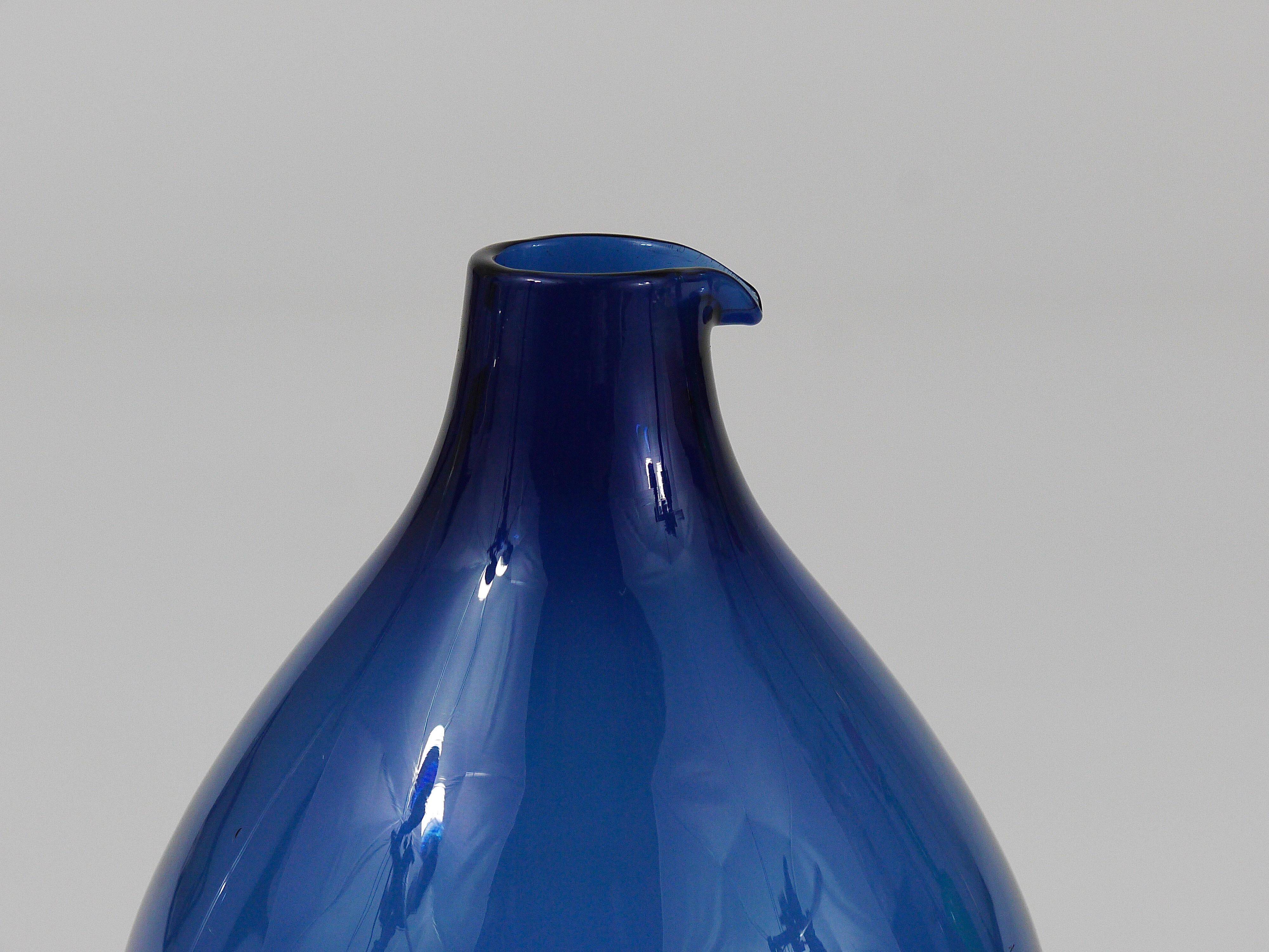 Glass vase signed Bleu Timo Sarpaneva Pullo Oiseau, Iittala, Finland, 1950s