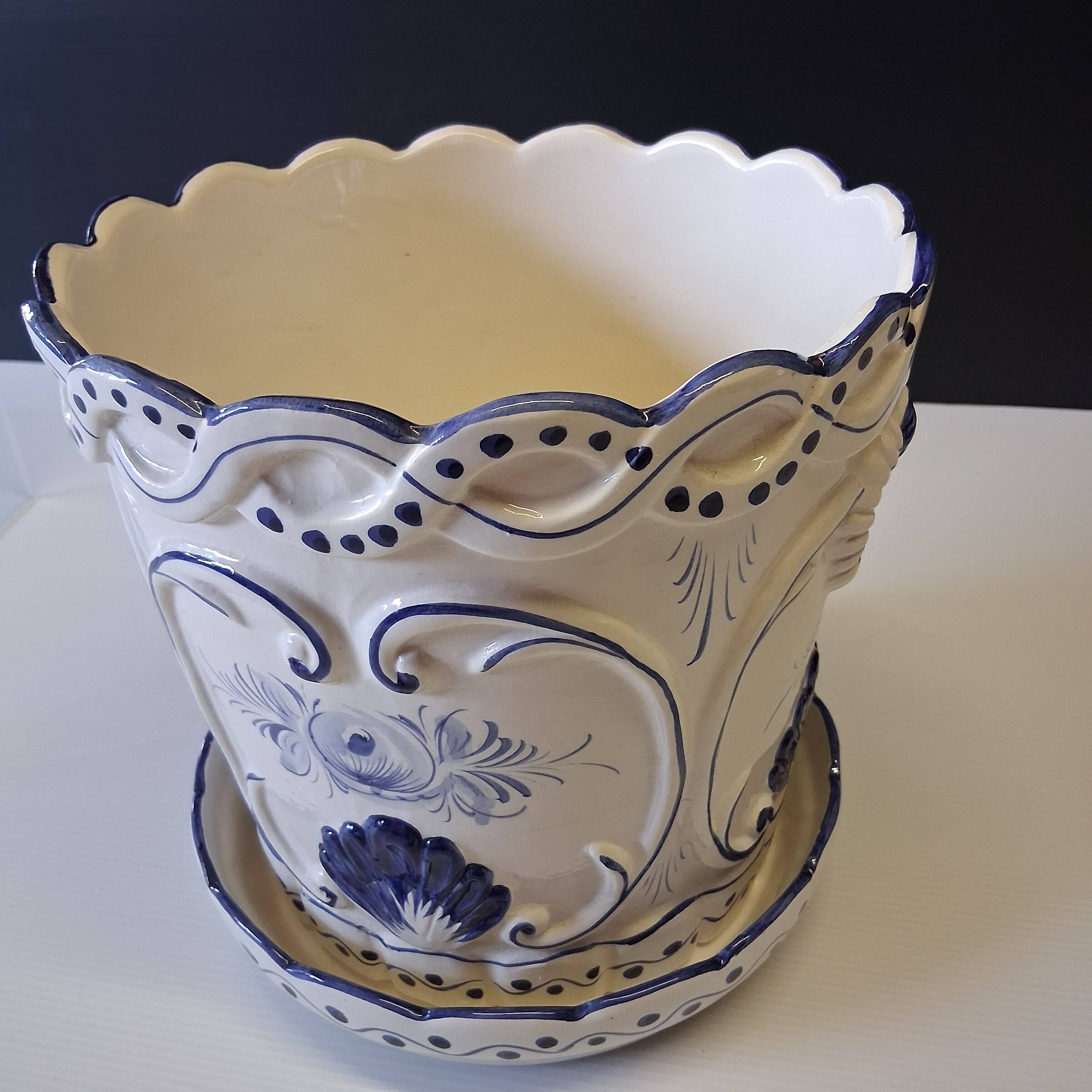 Very nice blue ceramic pot in good condition.