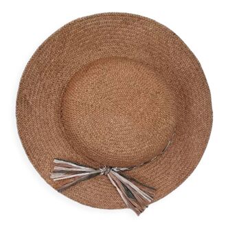 Thin straw hat and rafia