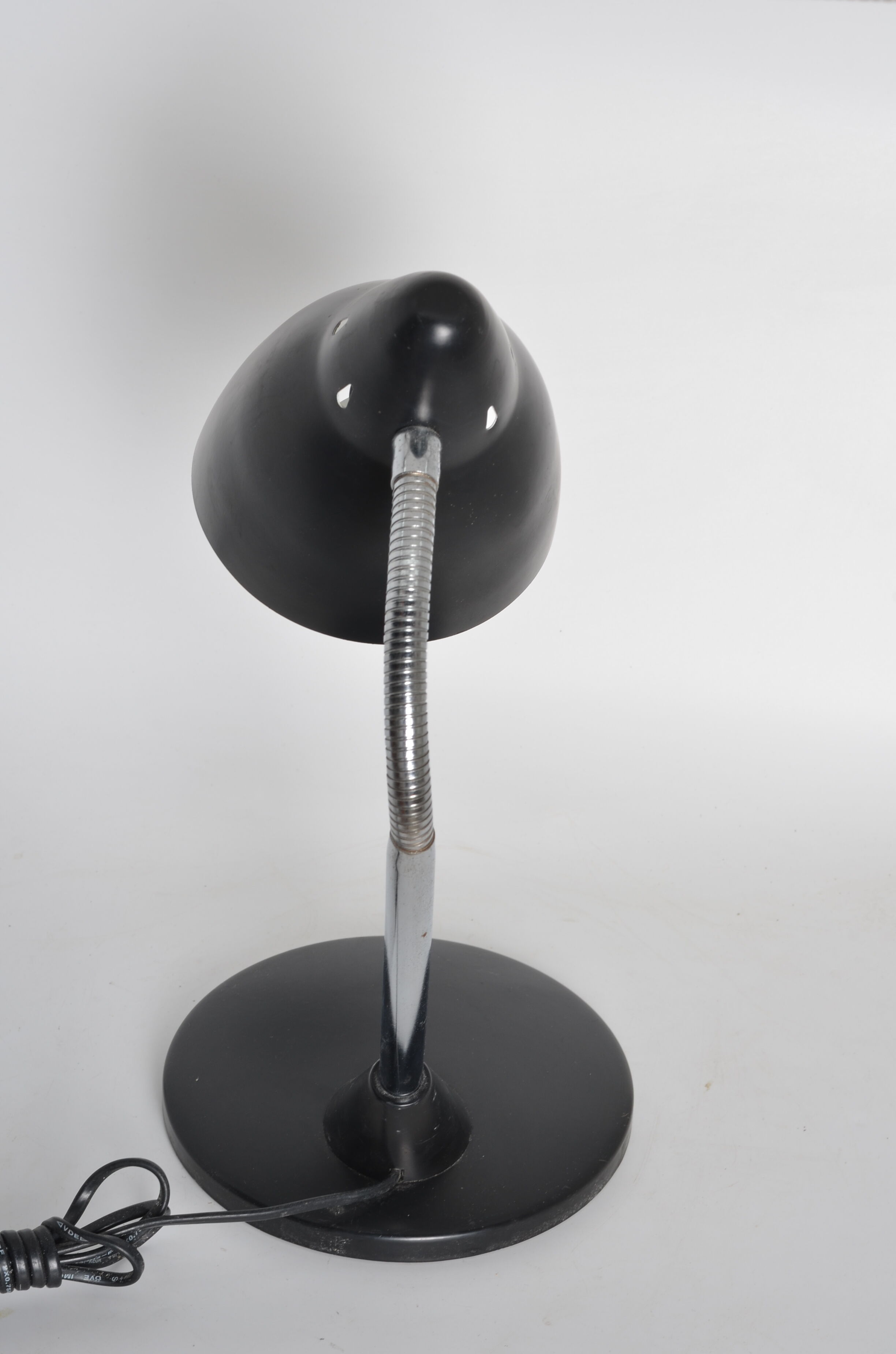 Articulated desk lamp