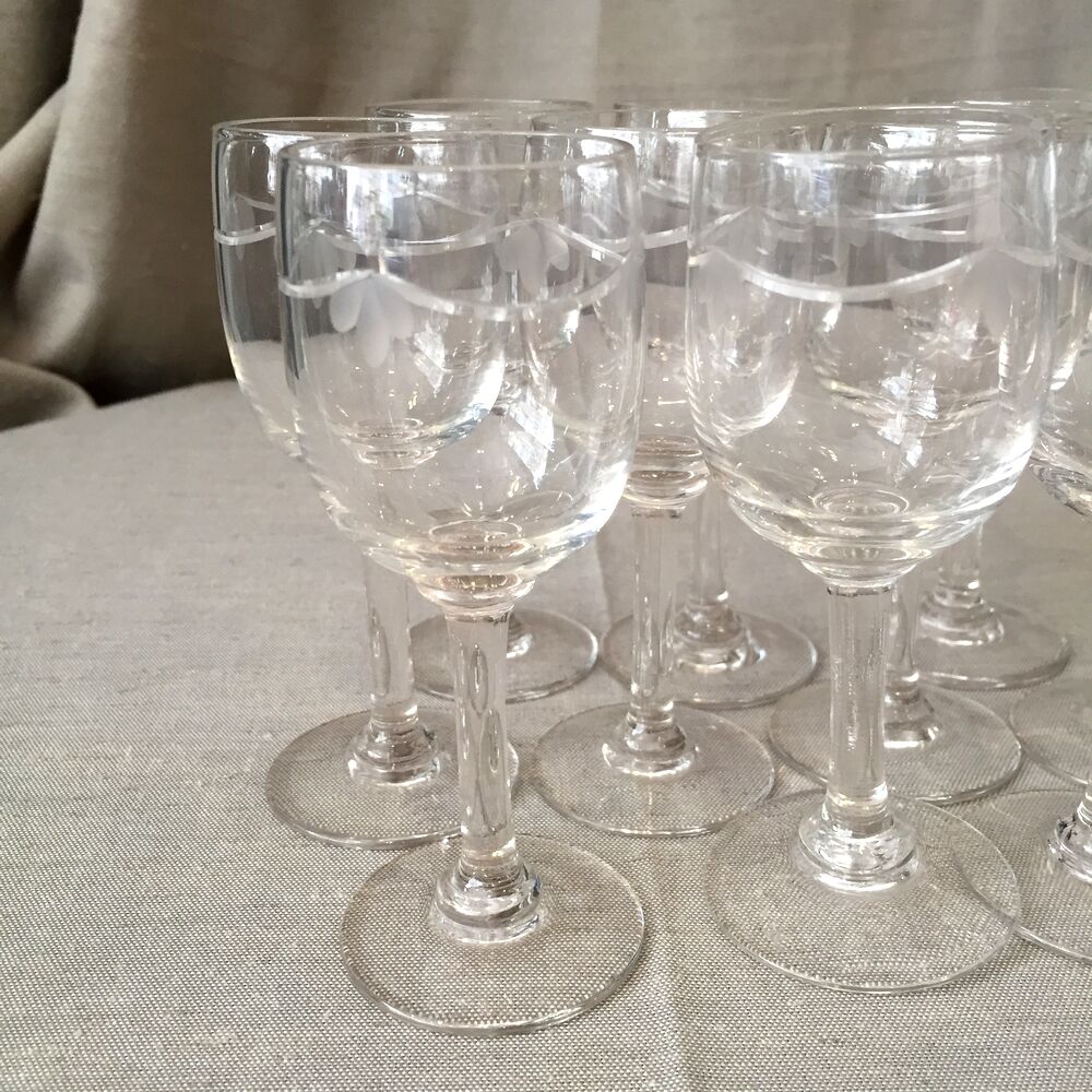 Suite of 11 engraved glass drip glasses from the 1930s 1940s
