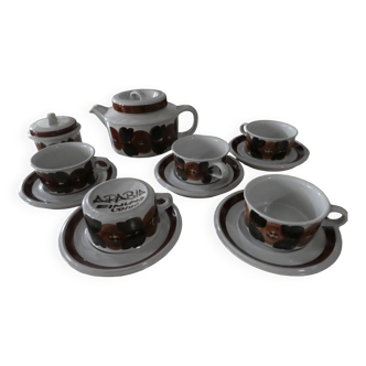 tea service from the 70s in sandstone hand decorated arabia