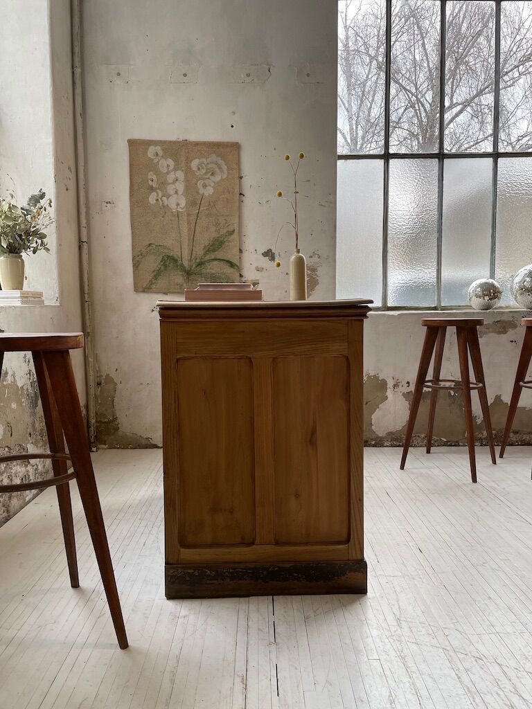 Early 20th century oak trade counter