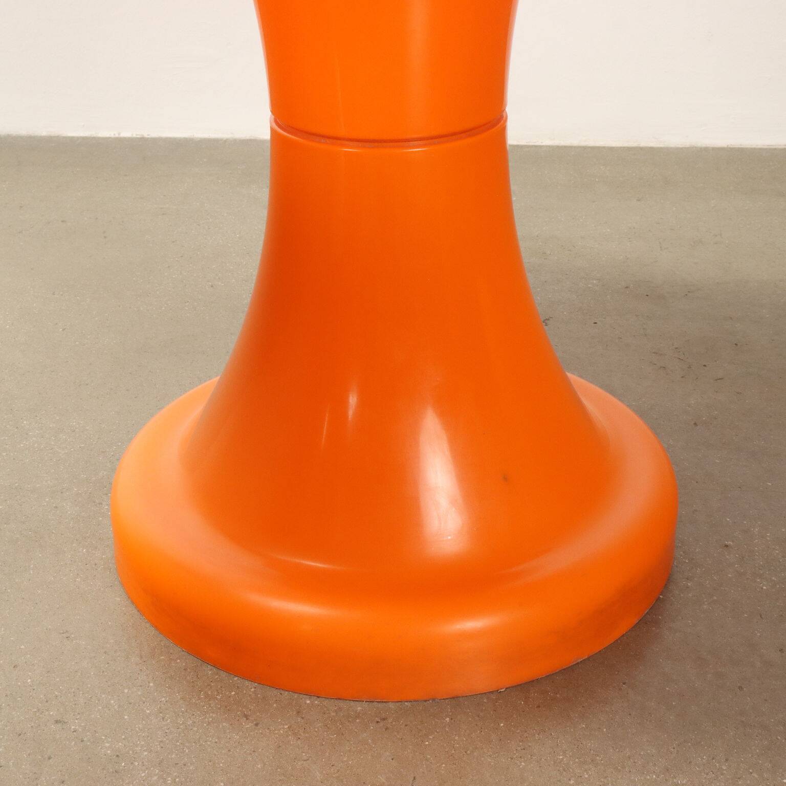 Set of 1970s side tables in plastic material