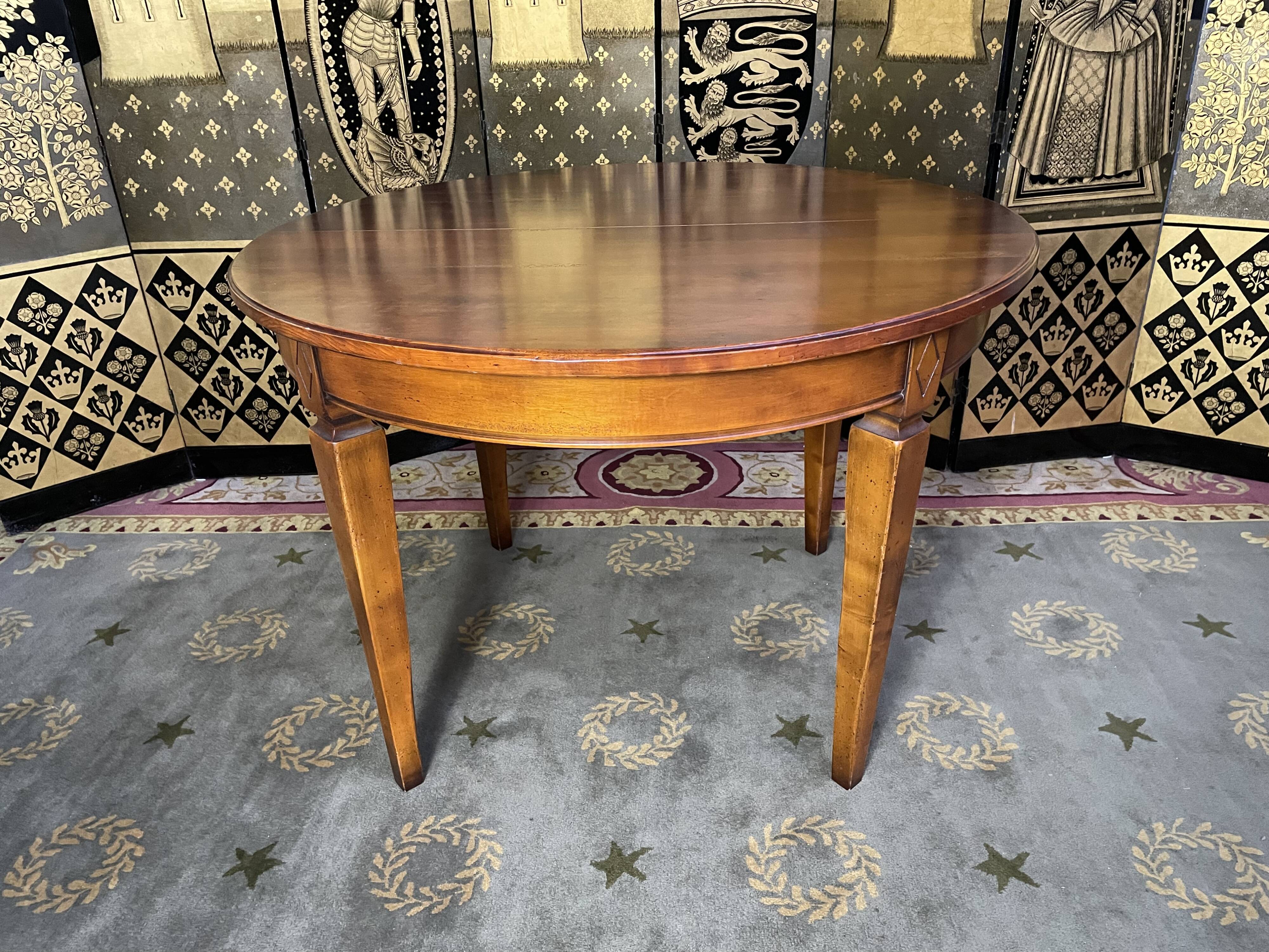 Round dining table Directoire style