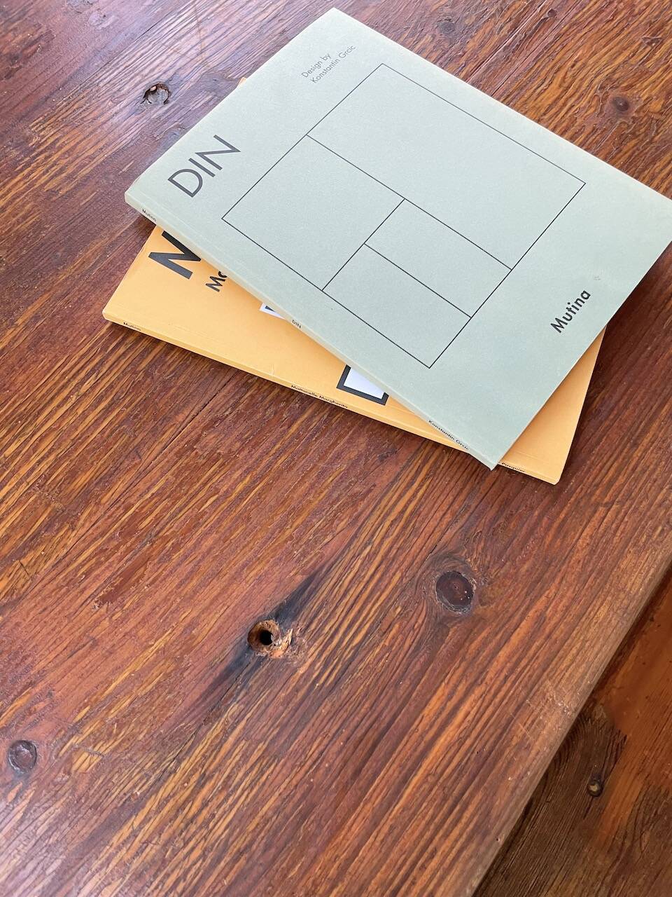 Guinguette table and its 2 benches