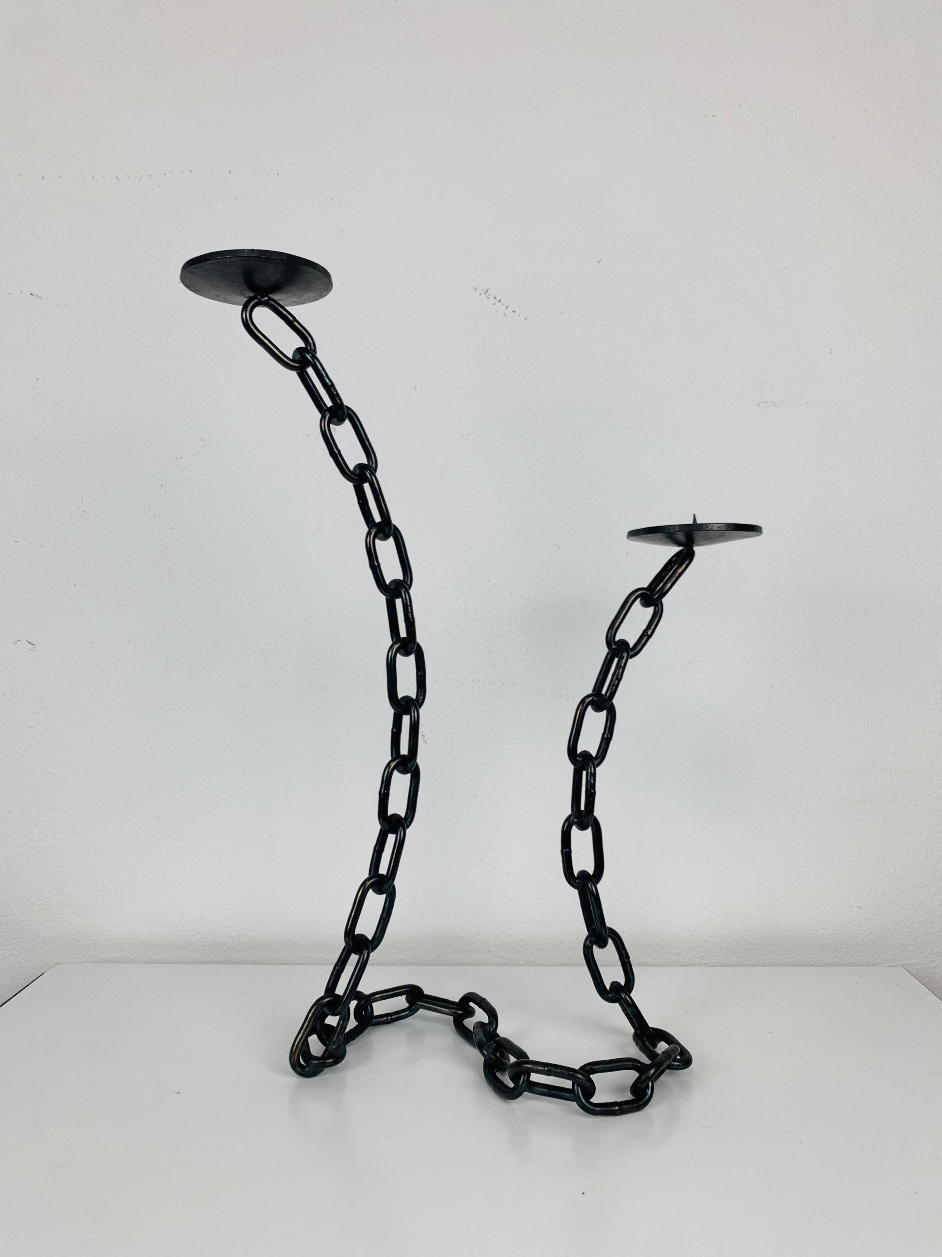 Brutalist and sculptural candle holder in wrought iron, chain links