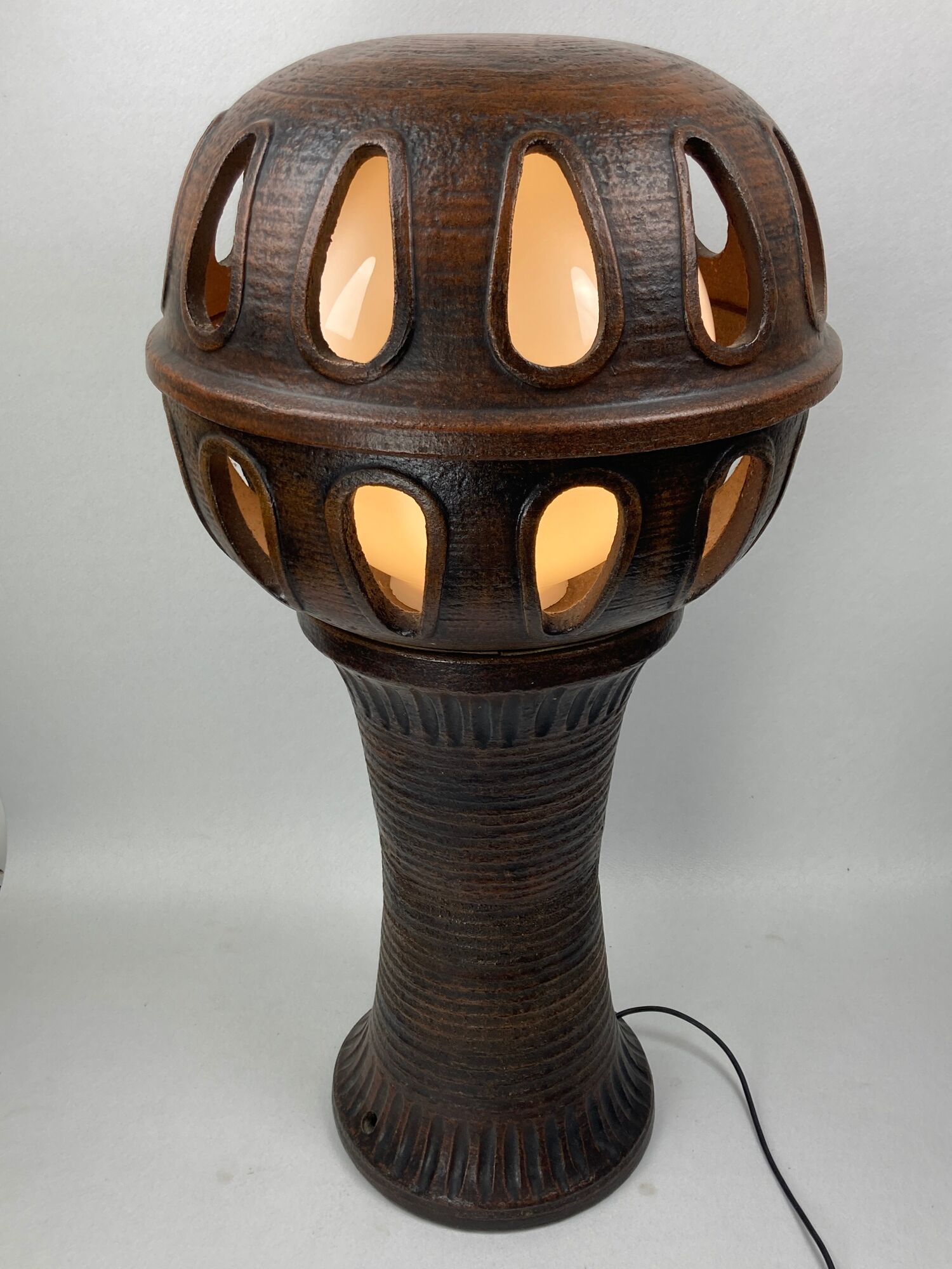 Lampadaire champignon brutaliste en céramique 100 cm, années 1960